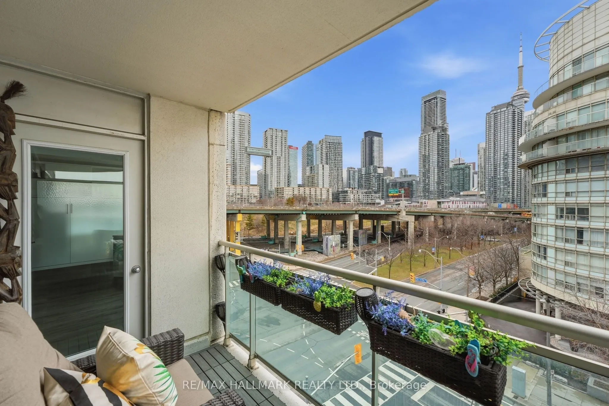 600 Queens Quay W #705