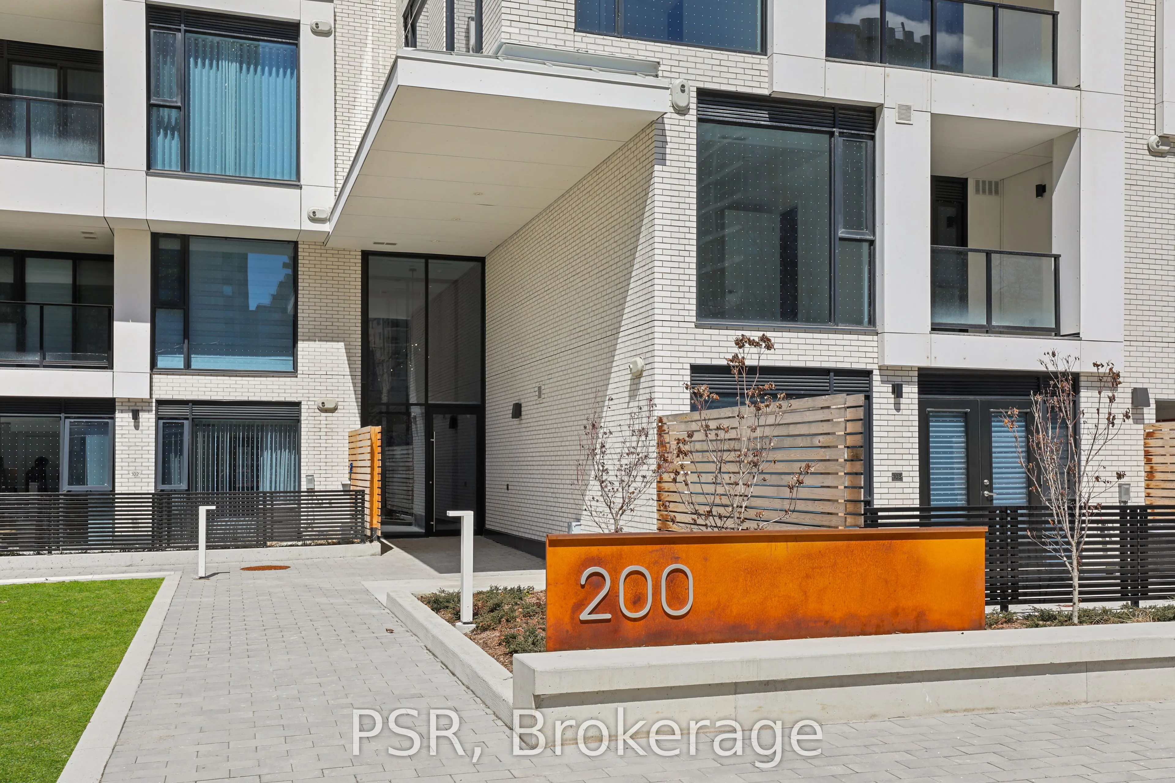 200 Keewatin Avenue #304