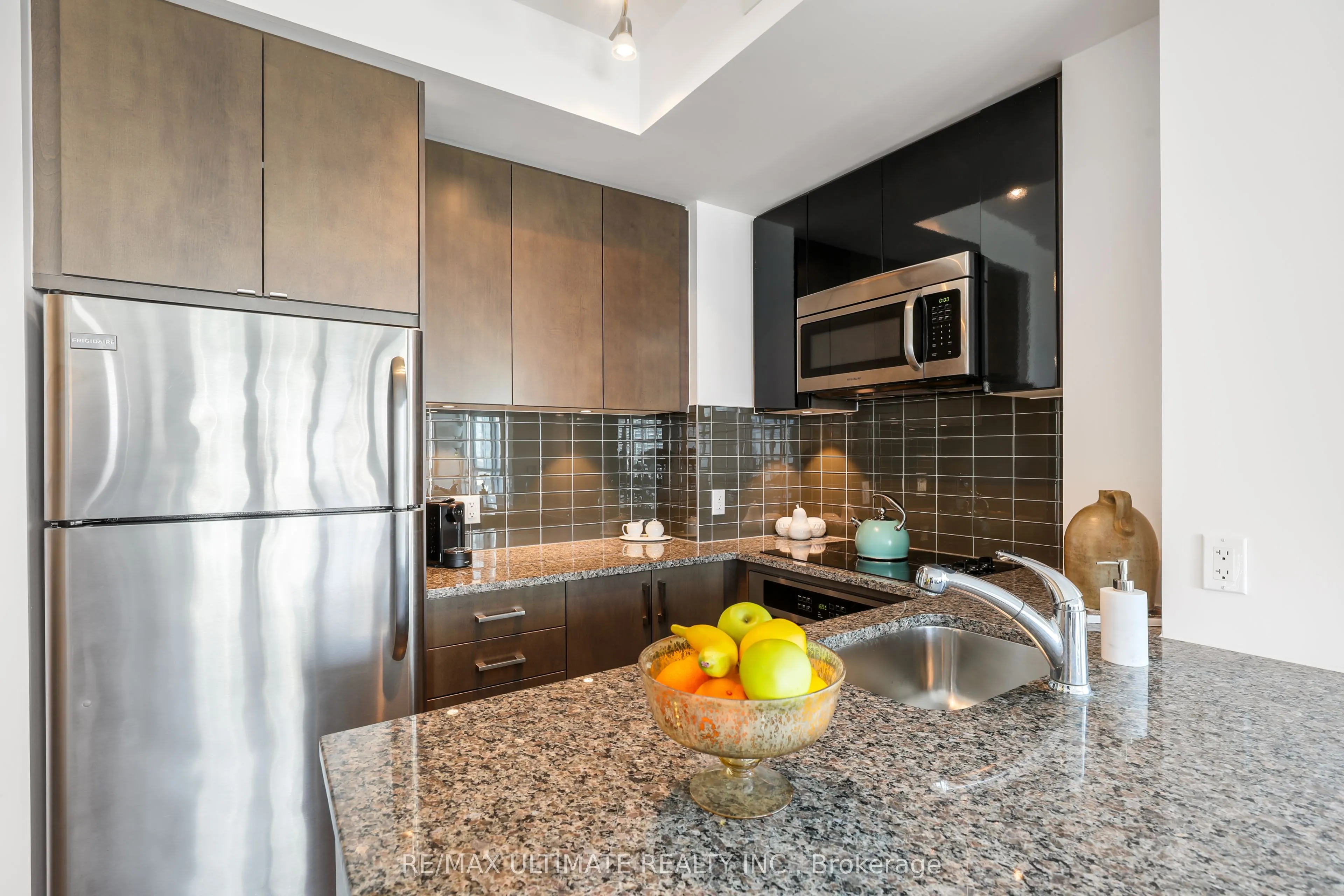 98 Lillian Street #1812