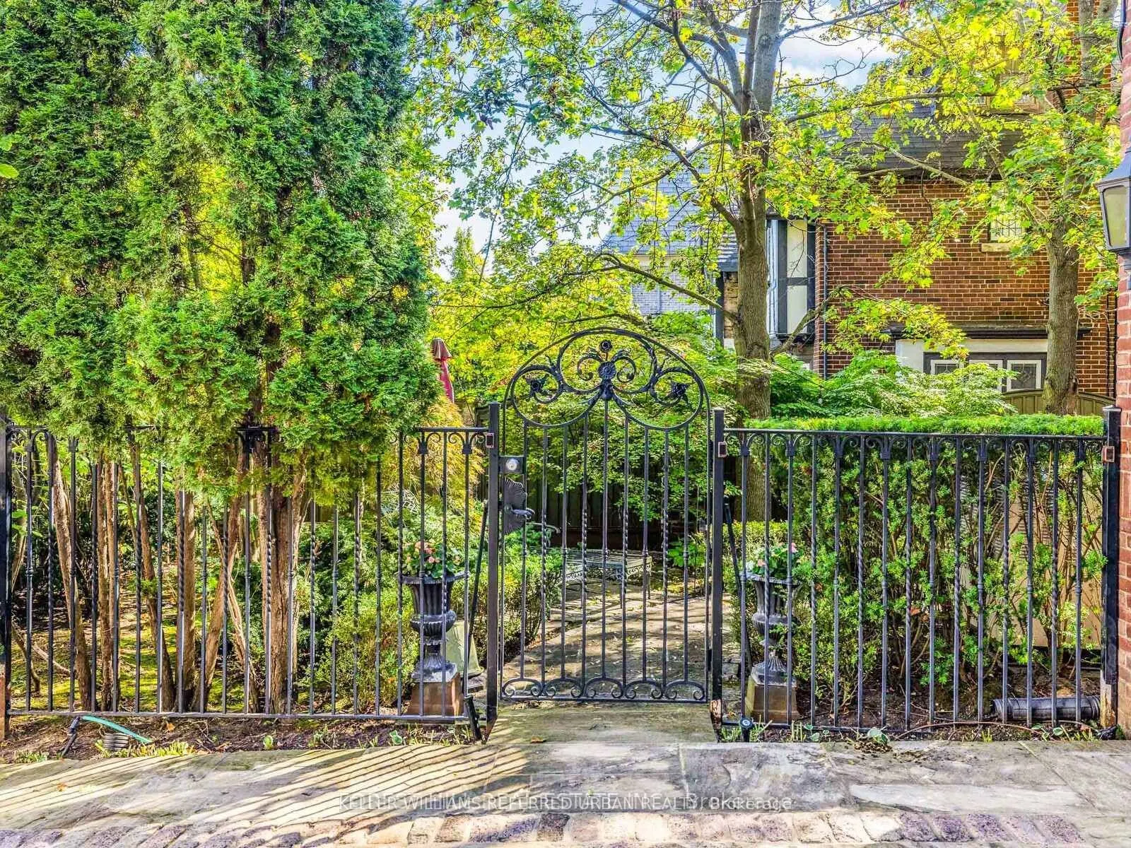 11 Dewbourne Avenue