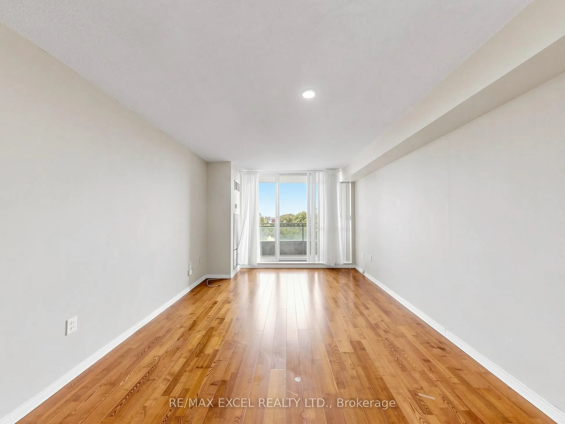 28 Pemberton Avenue #706