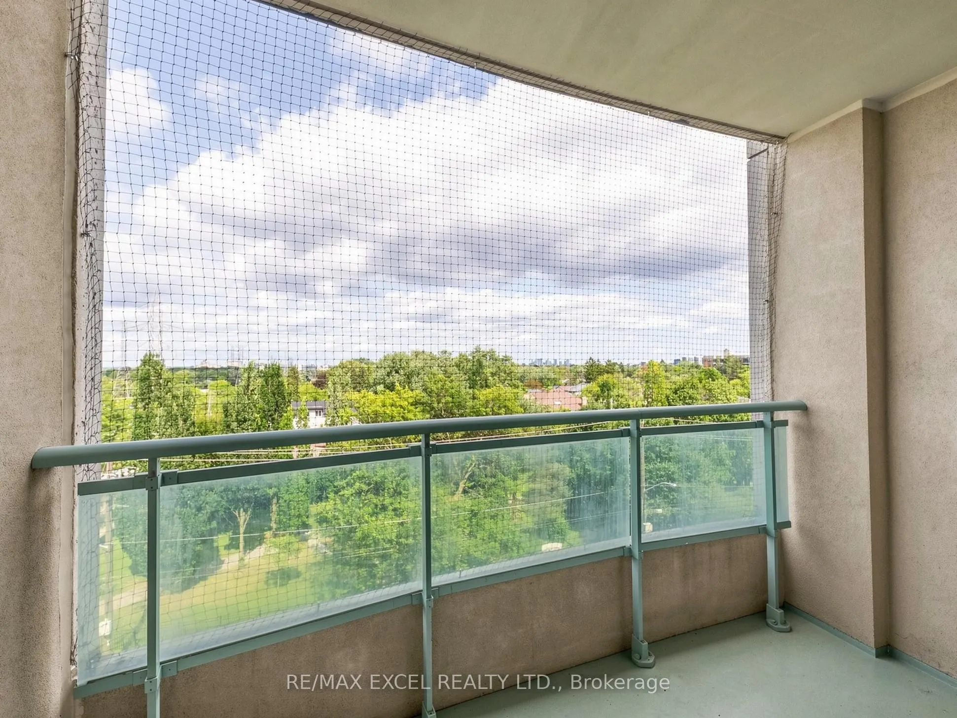 28 Pemberton Avenue #706