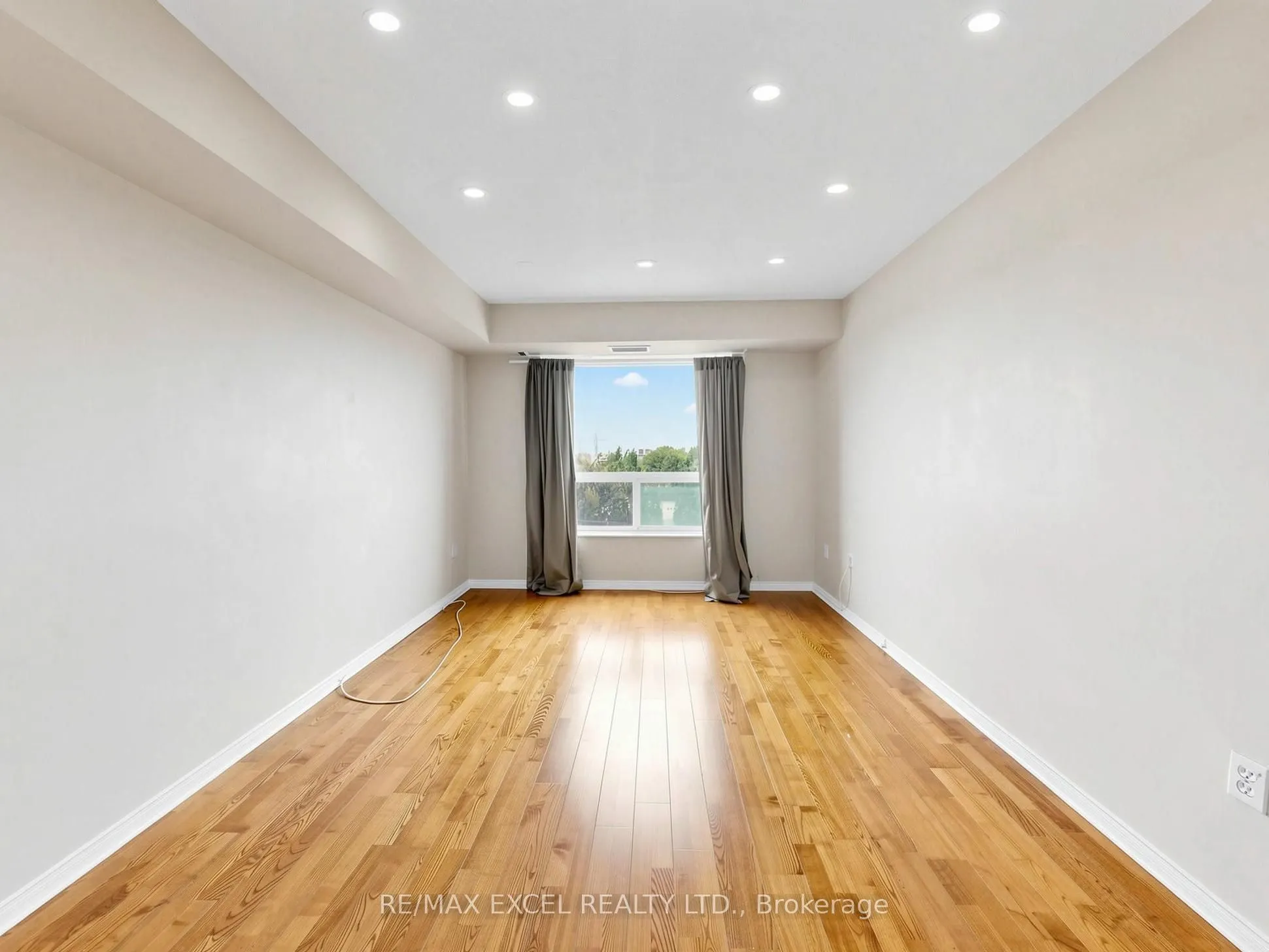 28 Pemberton Avenue #706