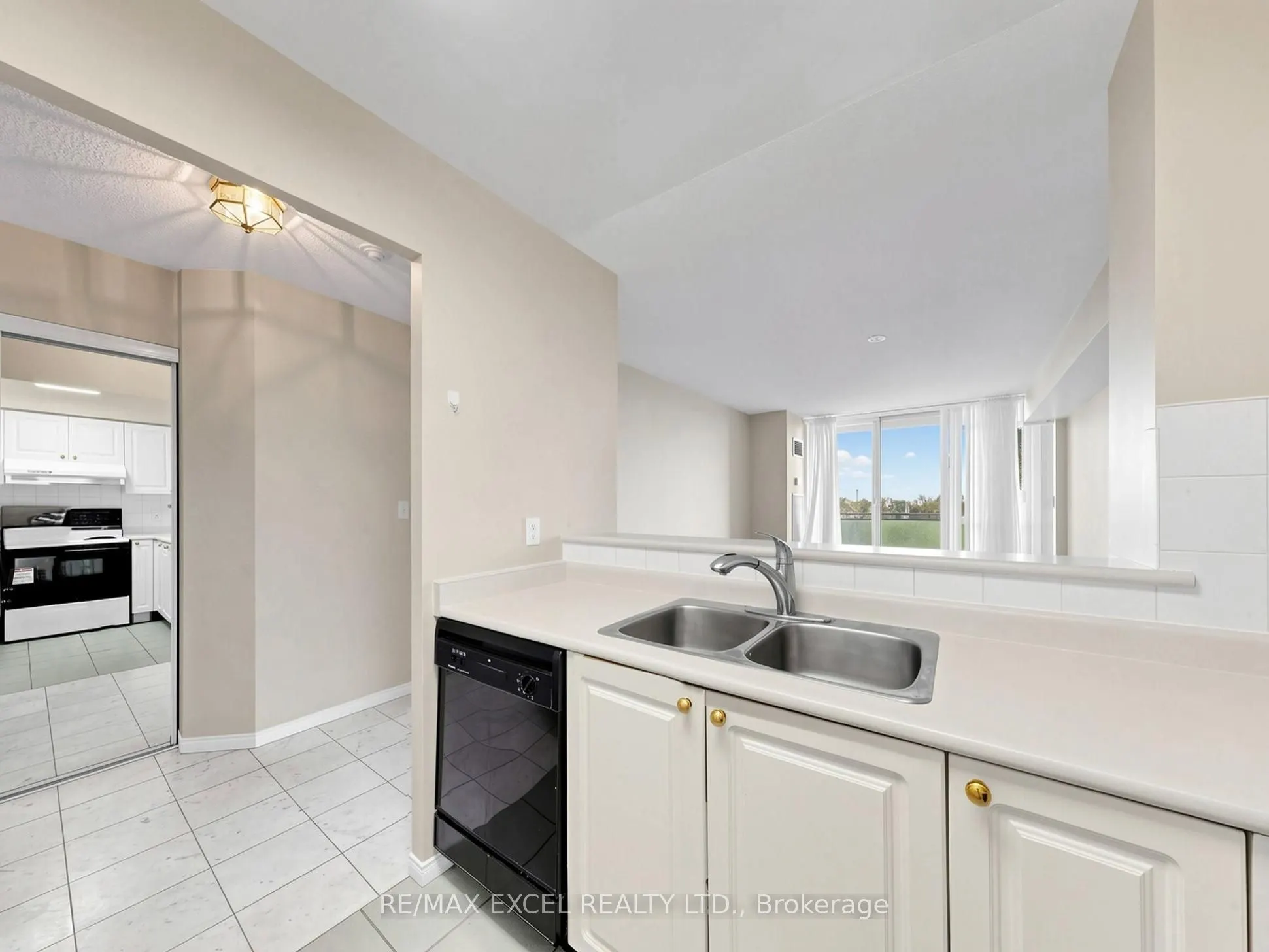 28 Pemberton Avenue #706