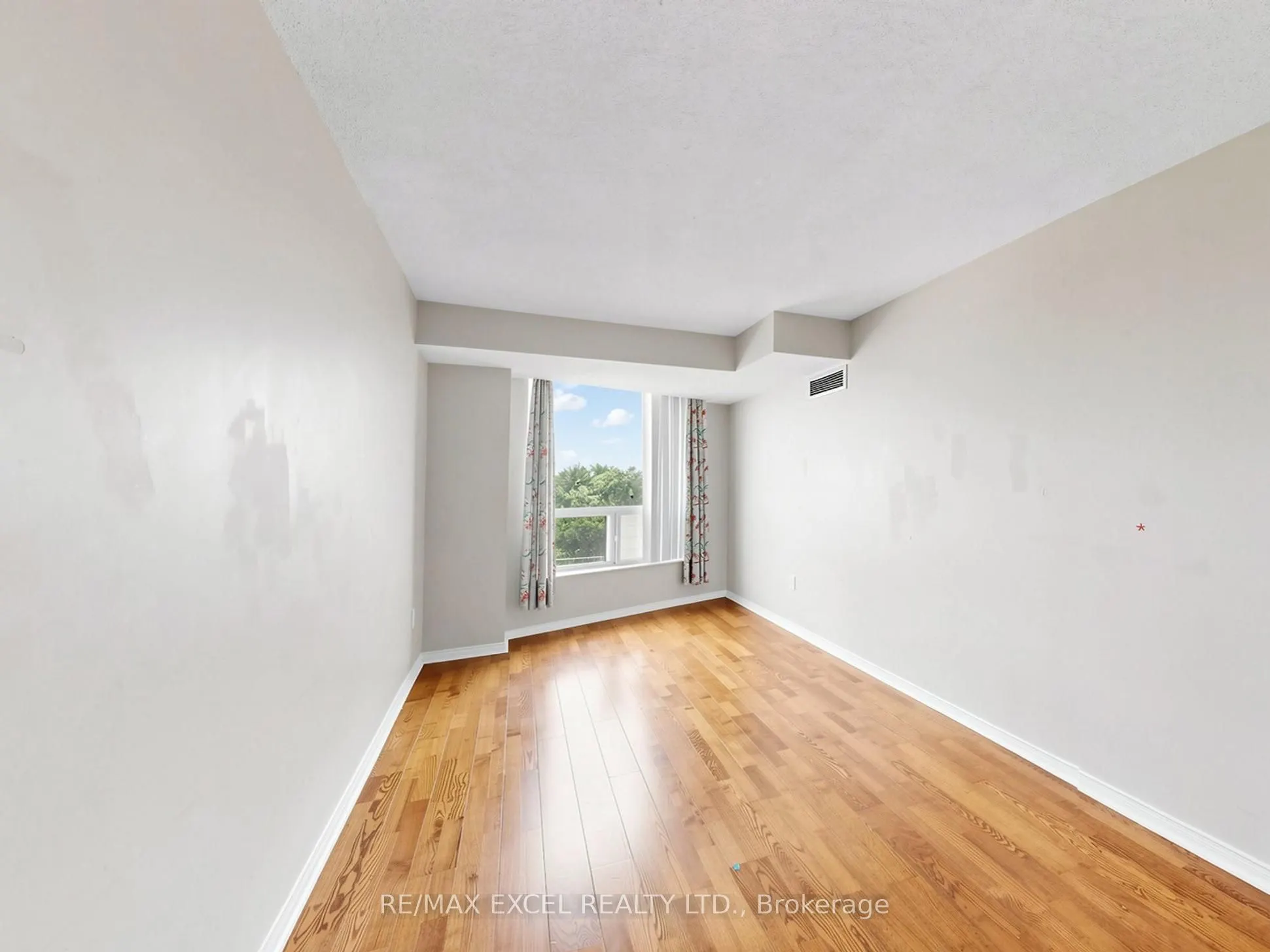 28 Pemberton Avenue #706