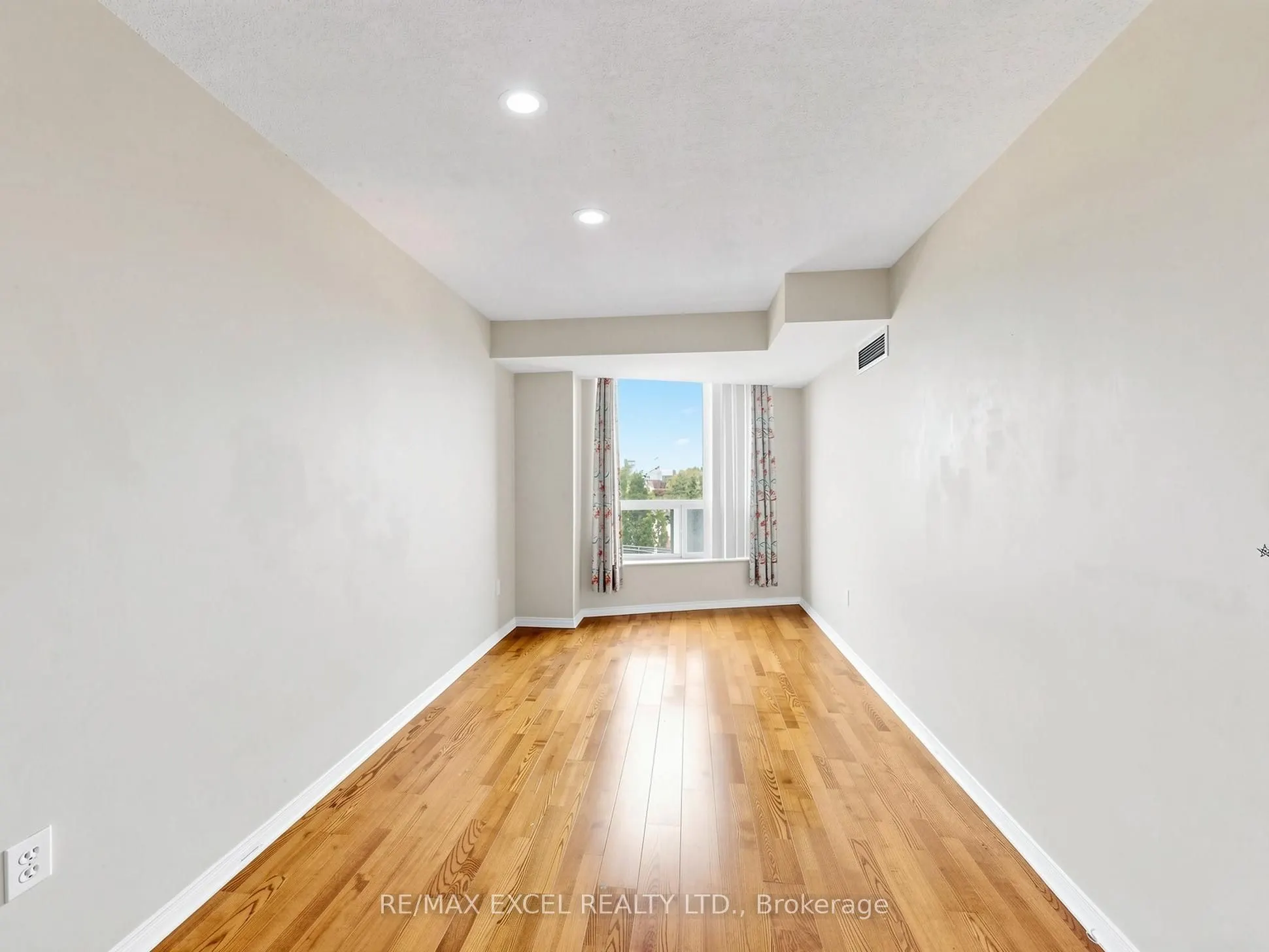 28 Pemberton Avenue #706