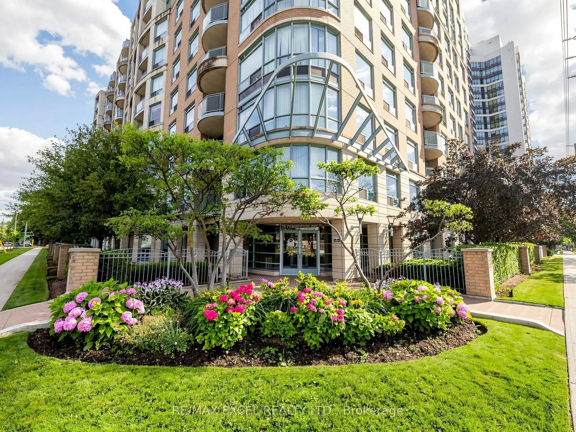28 Pemberton Avenue #706