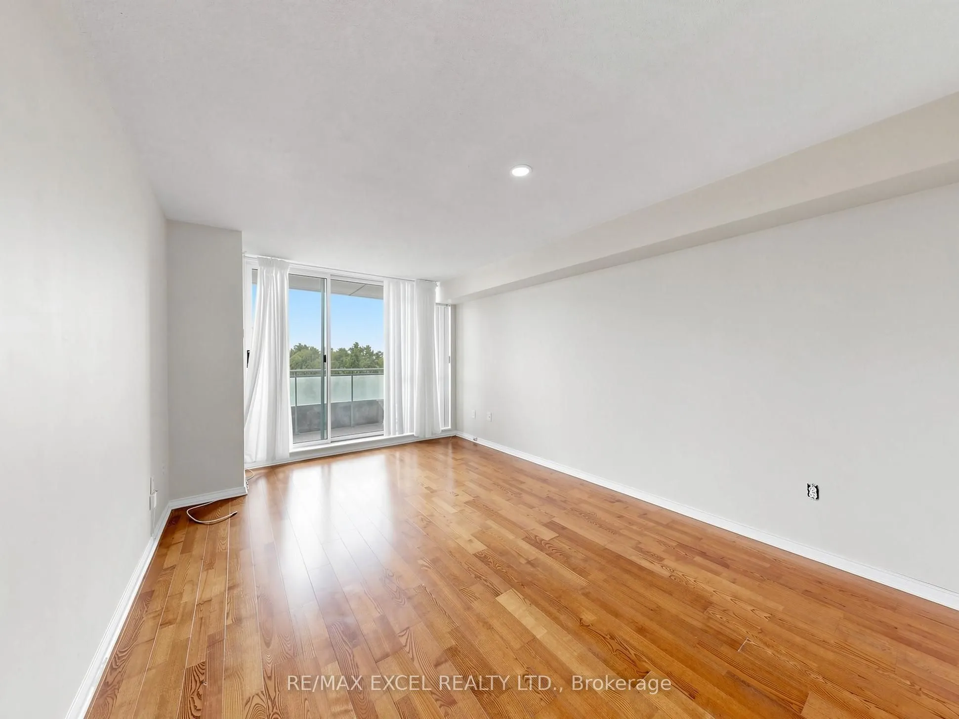 28 Pemberton Avenue #706