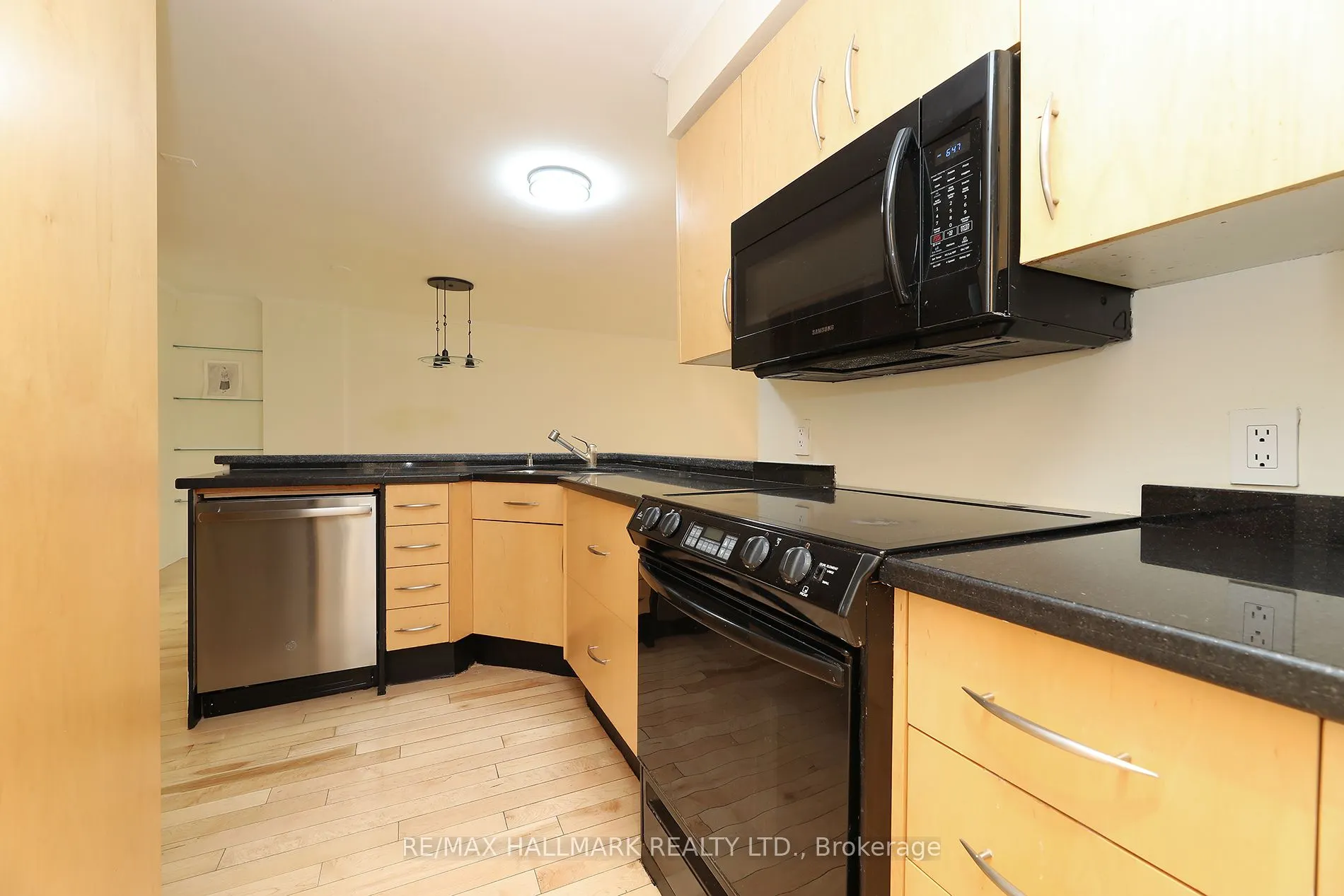 212 St. George Street #106