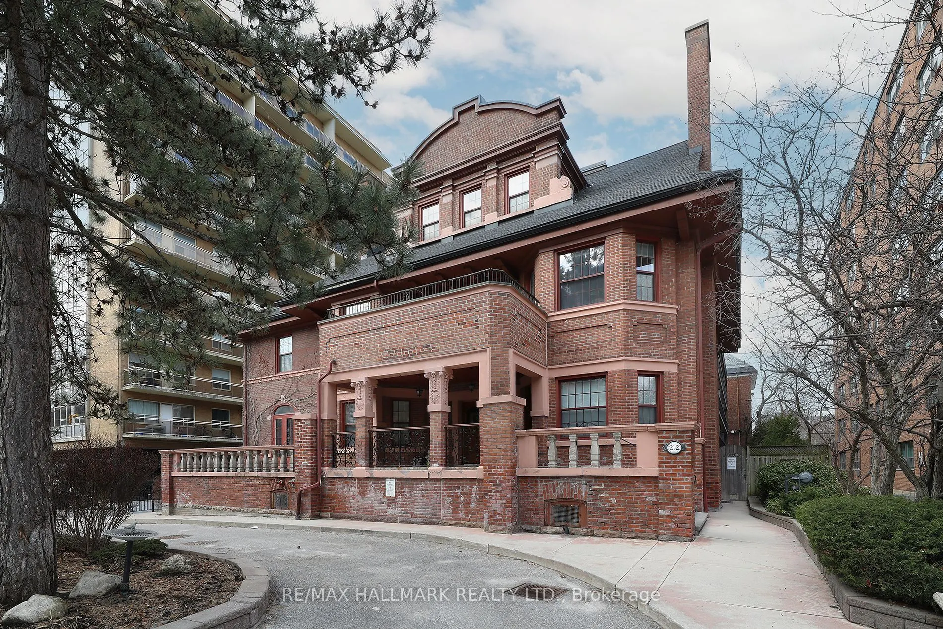 212 St. George Street #106