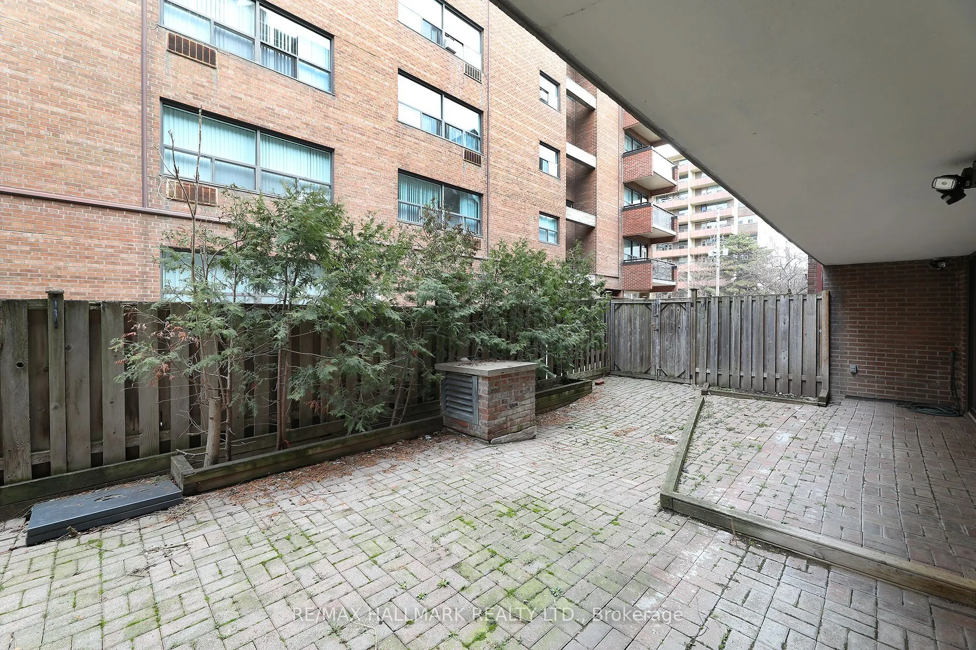 212 St. George Street #106