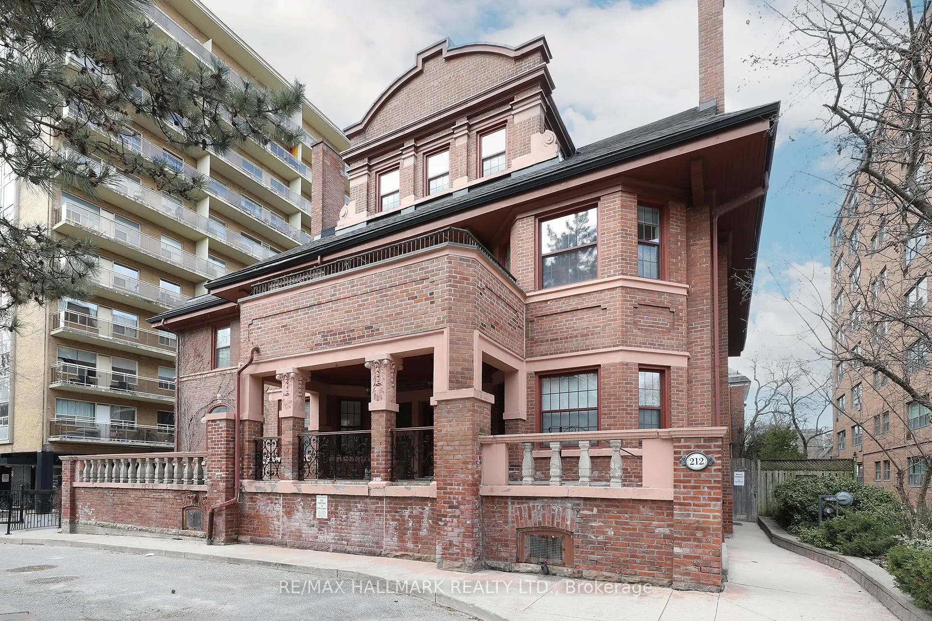 212 St. George Street #106