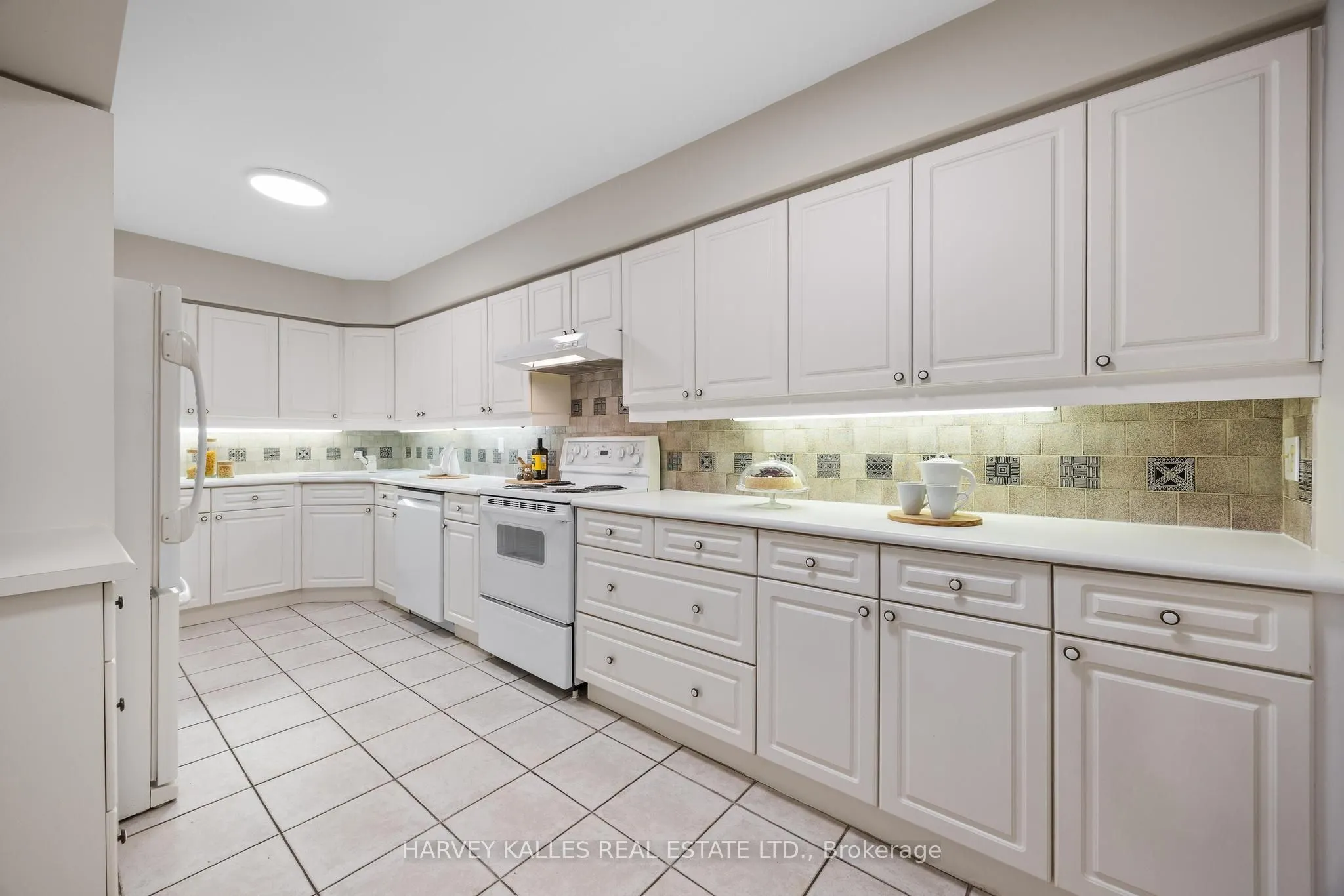350 Lonsdale Road #407