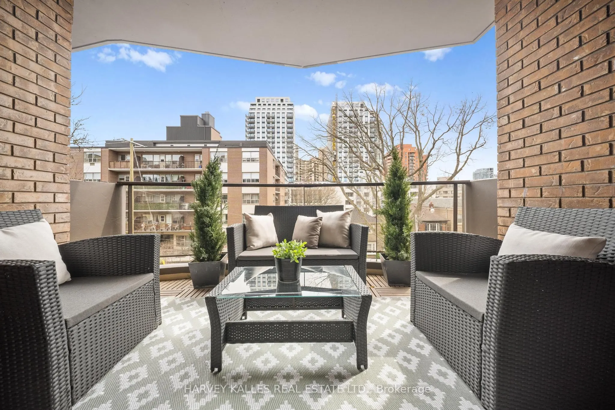 350 Lonsdale Road #407