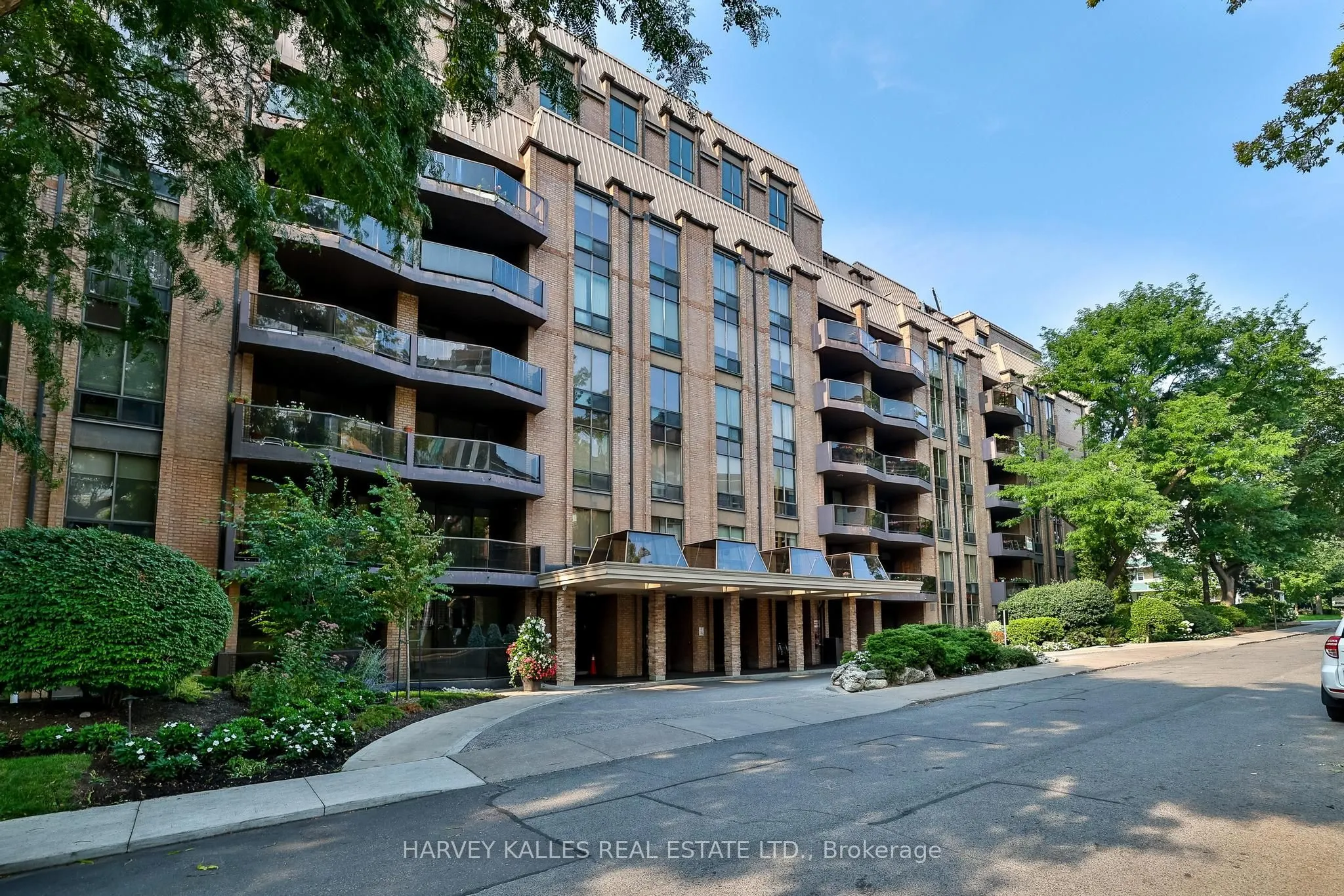 350 Lonsdale Road #407