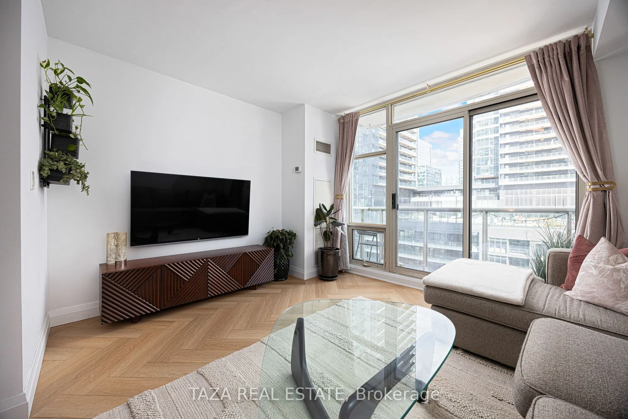 10 Navy Wharf Court #1705