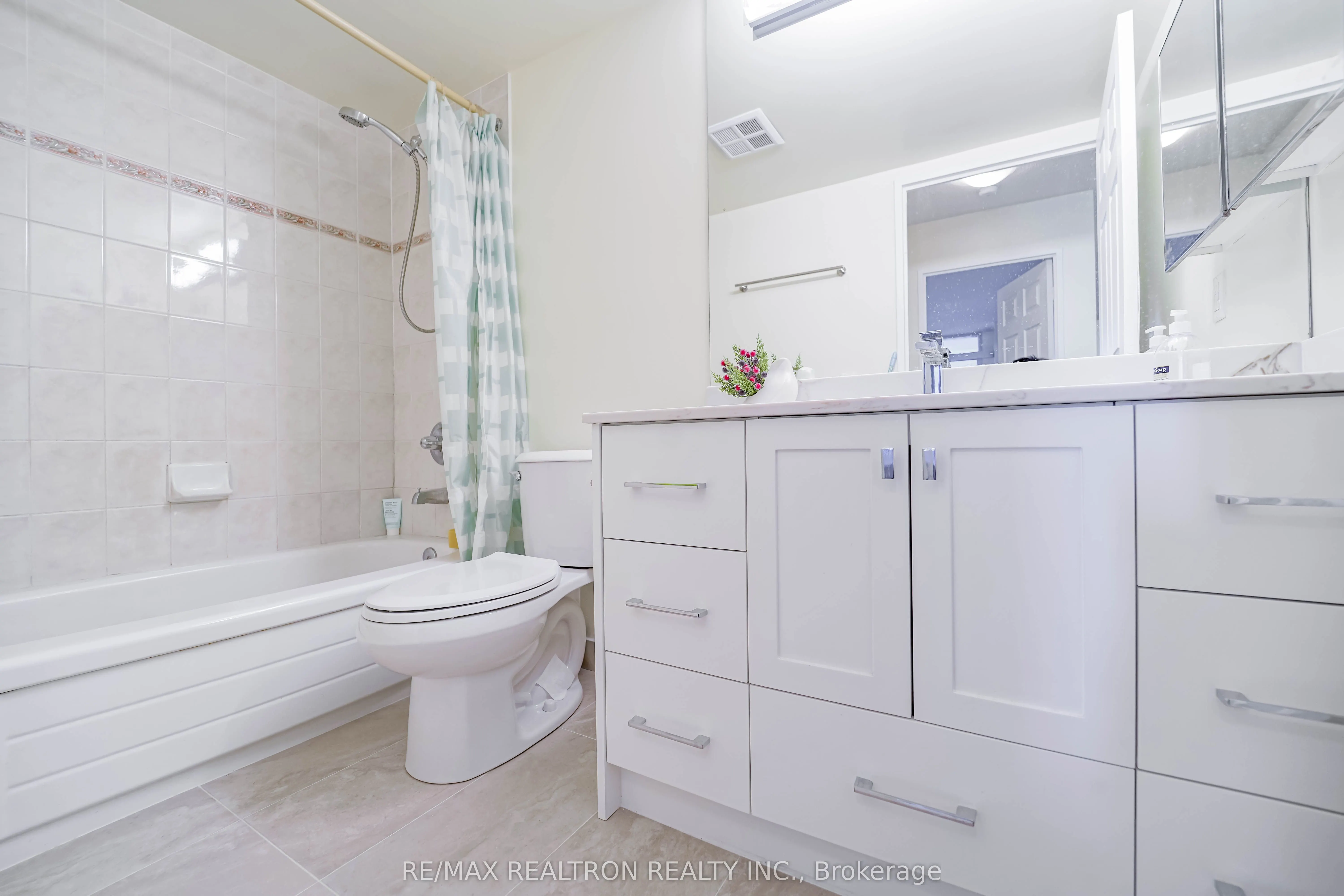 256 Doris Avenue #511
