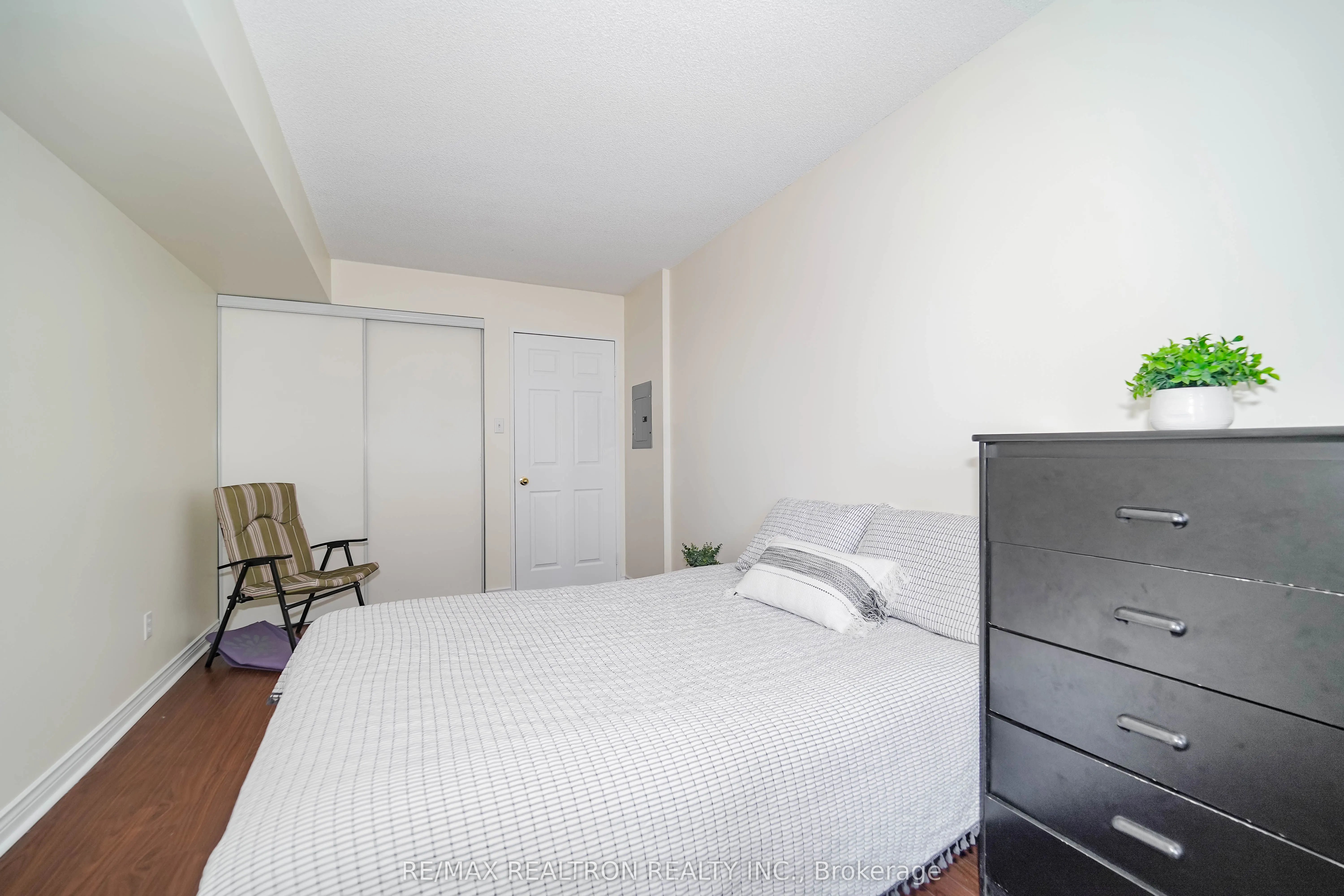 256 Doris Avenue #511