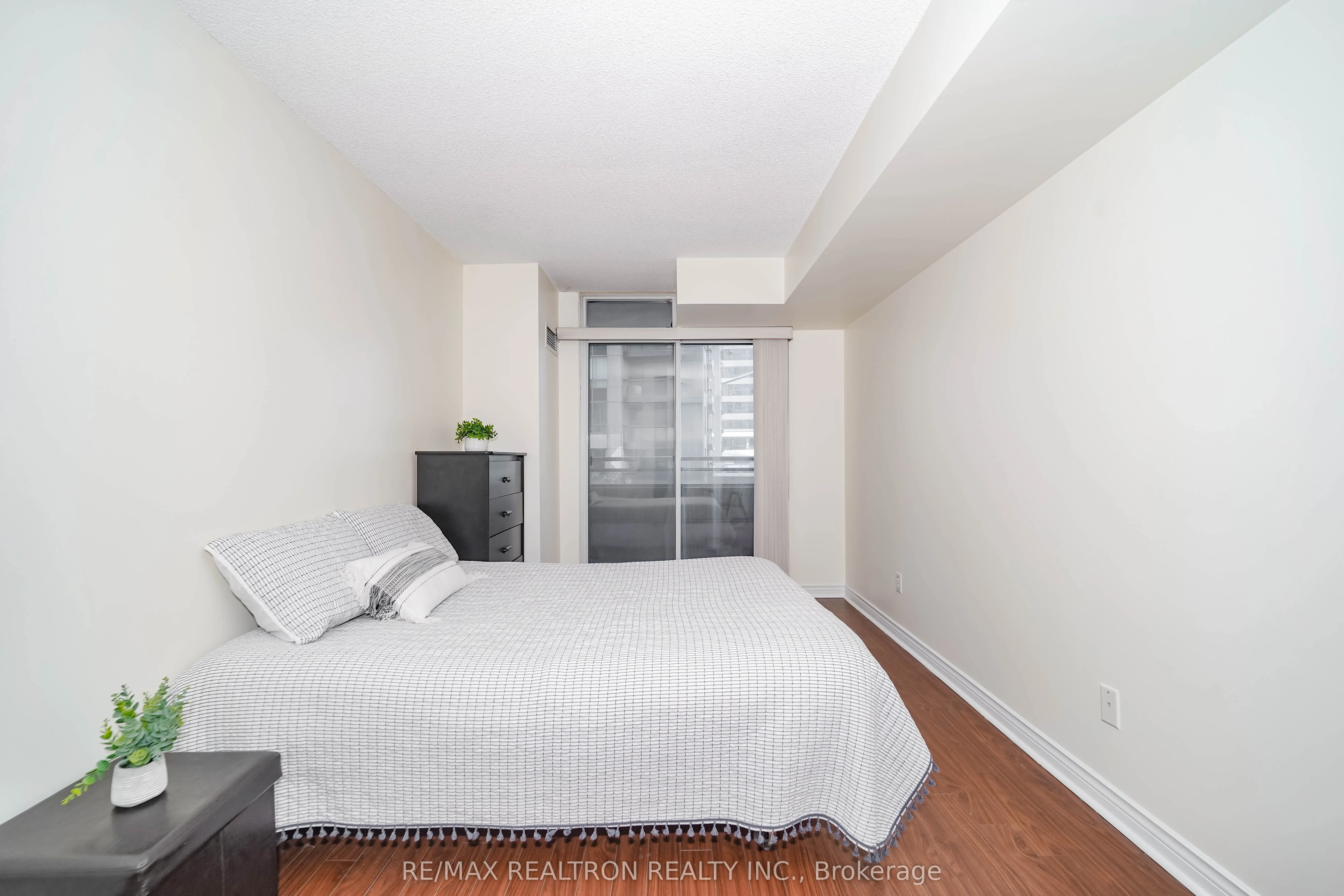 256 Doris Avenue #511