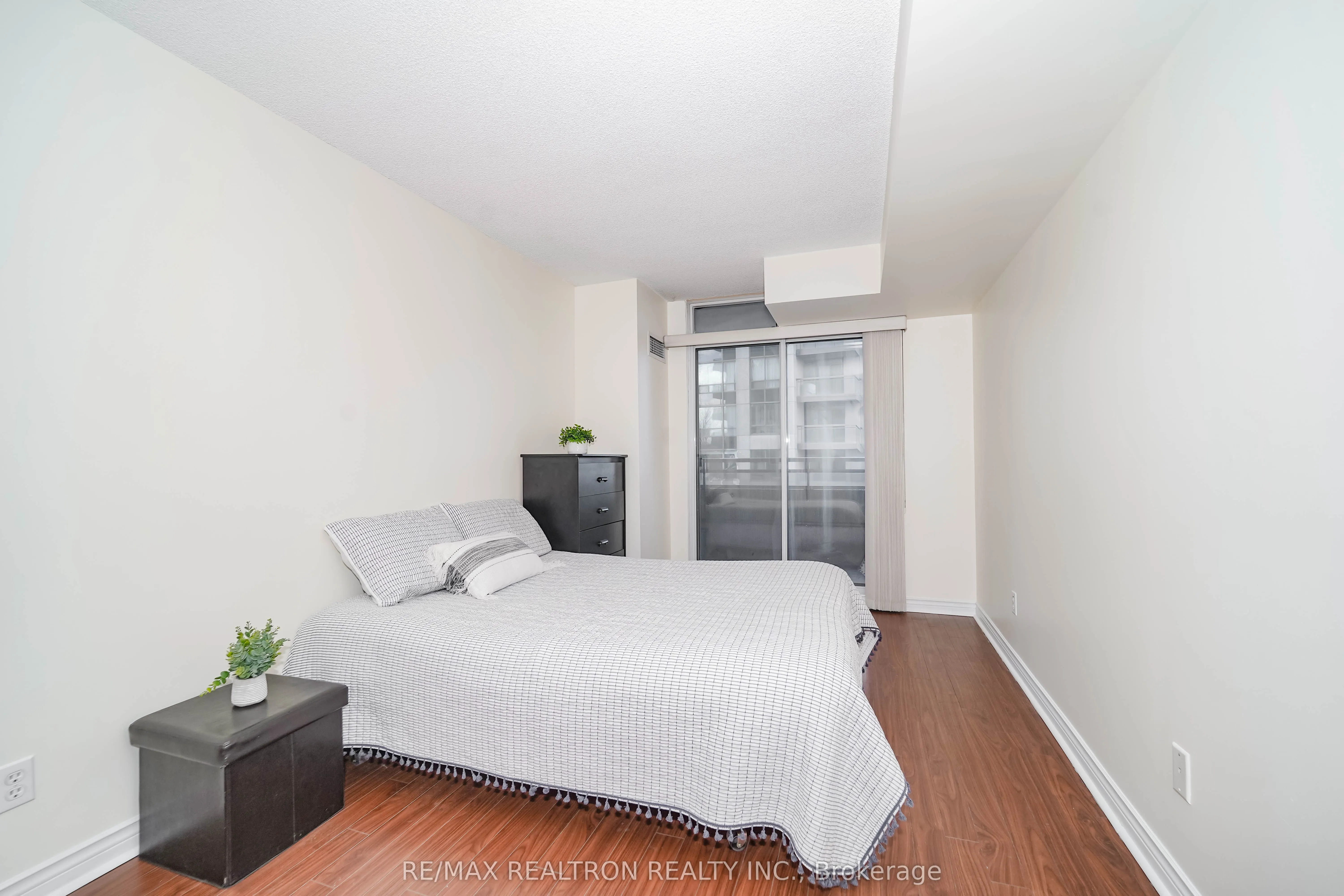 256 Doris Avenue #511