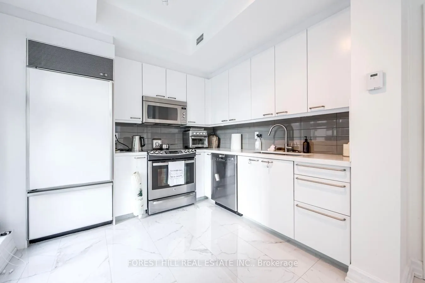 38 Avenue Road #305