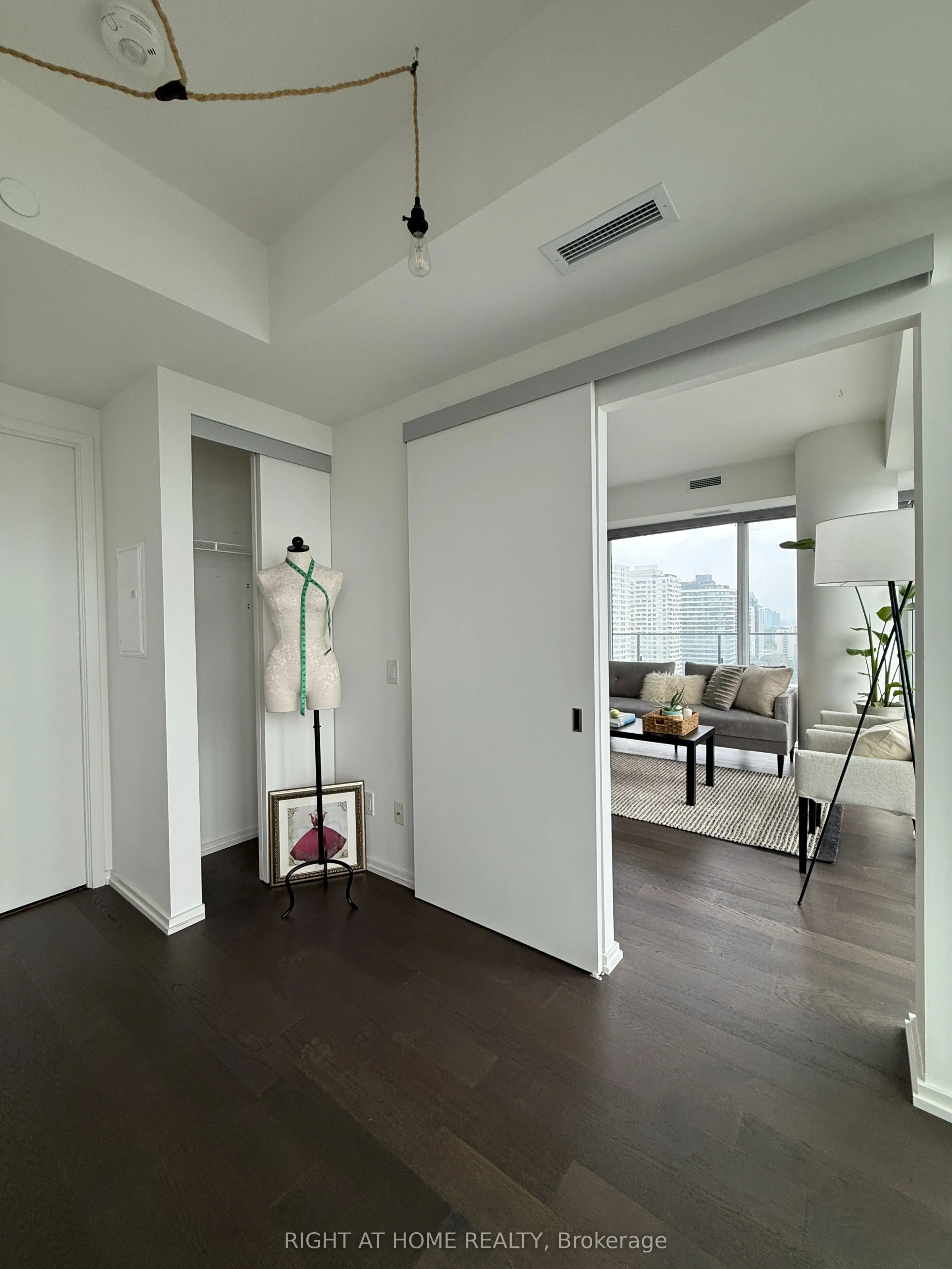 5 Soudan Avenue #2004