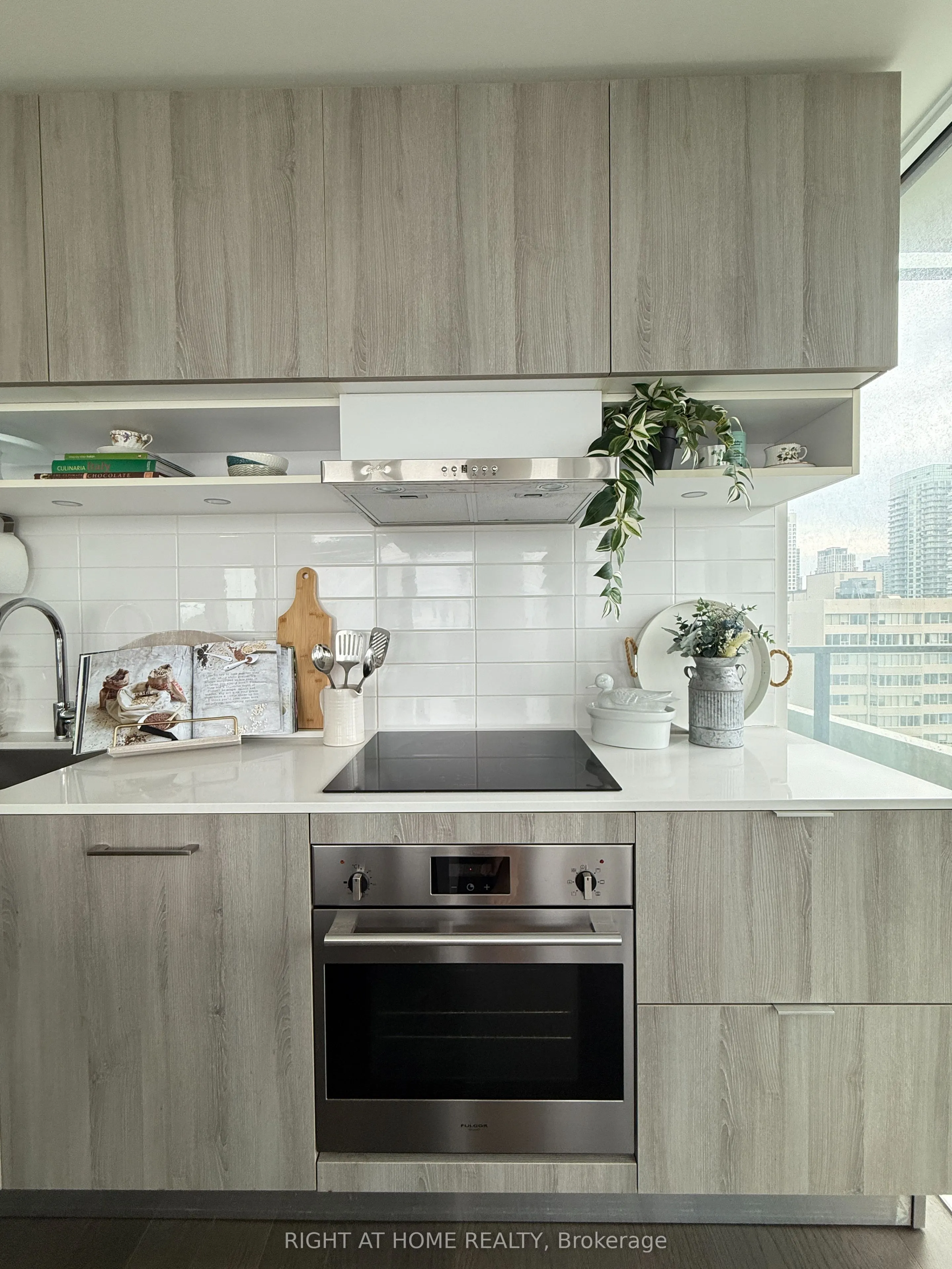 5 Soudan Avenue #2004