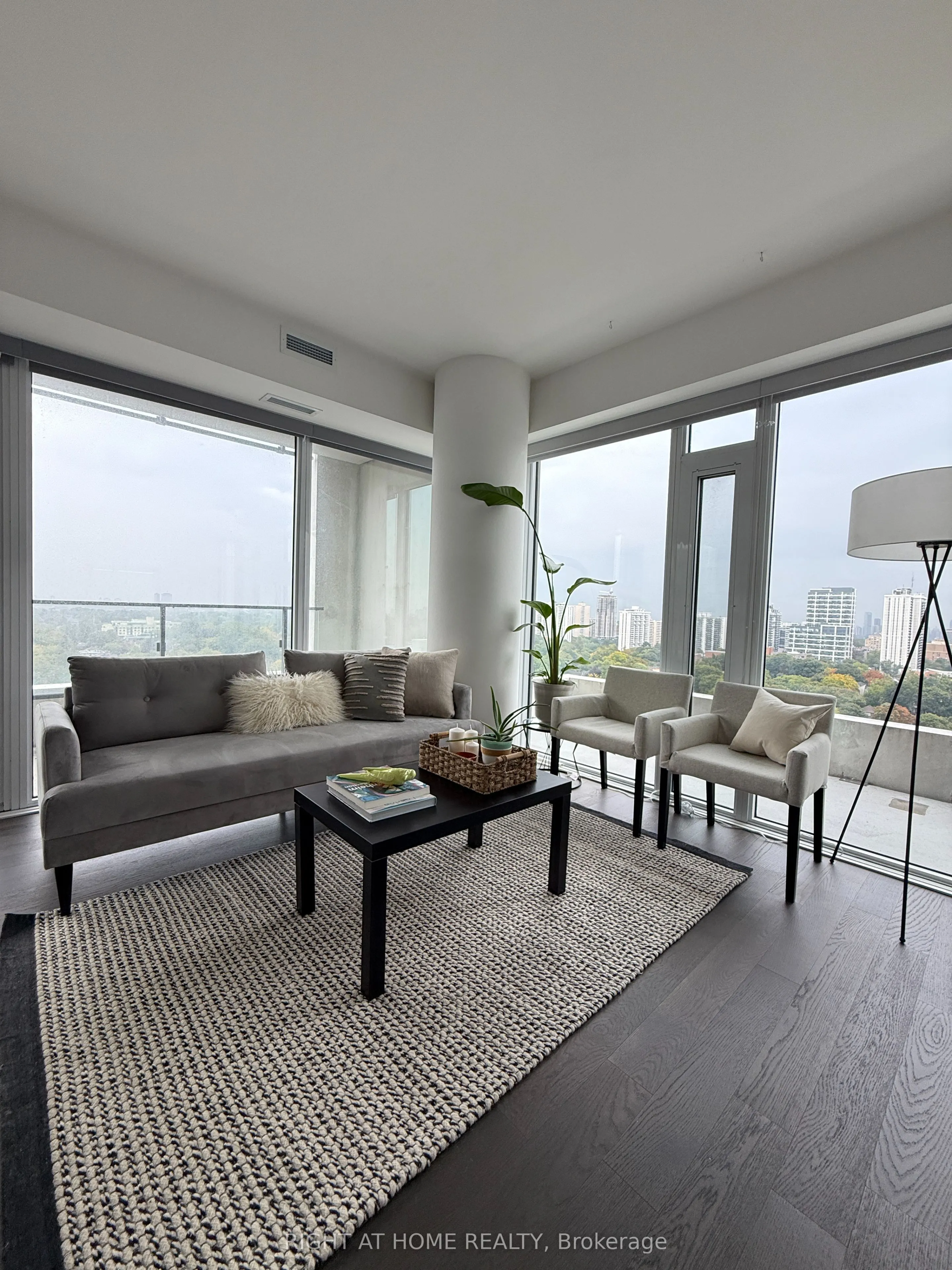 5 Soudan Avenue #2004