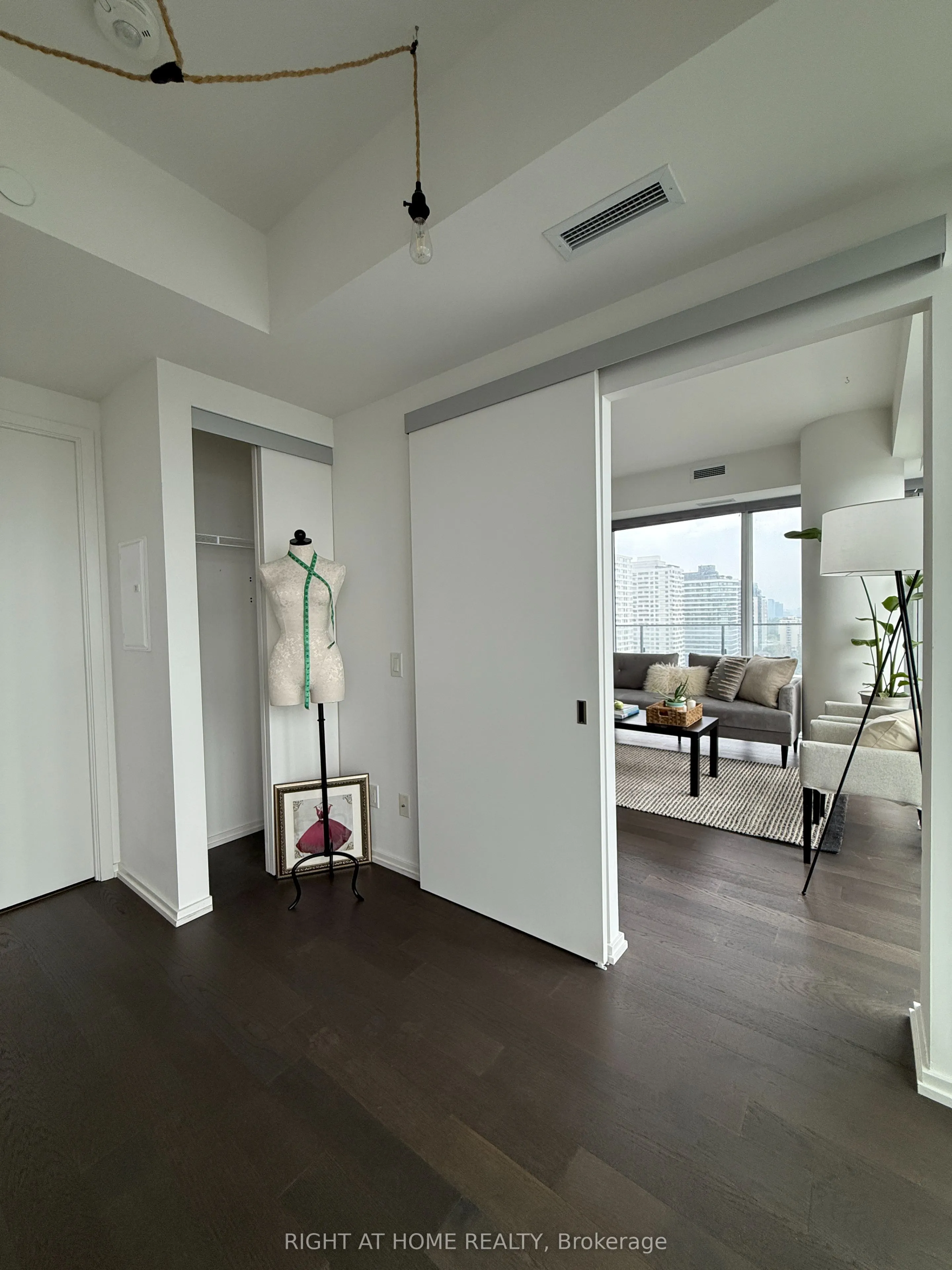 5 Soudan Avenue #2004