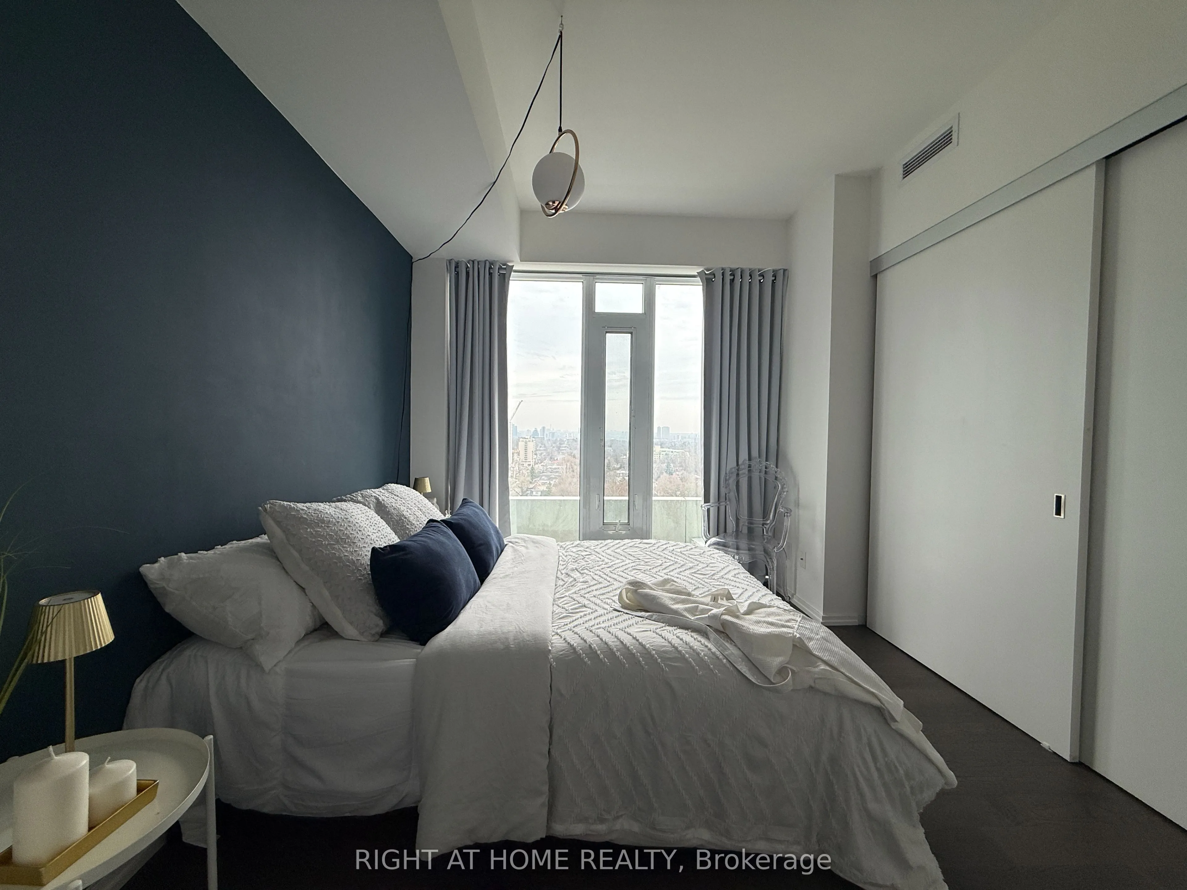 5 Soudan Avenue #2004