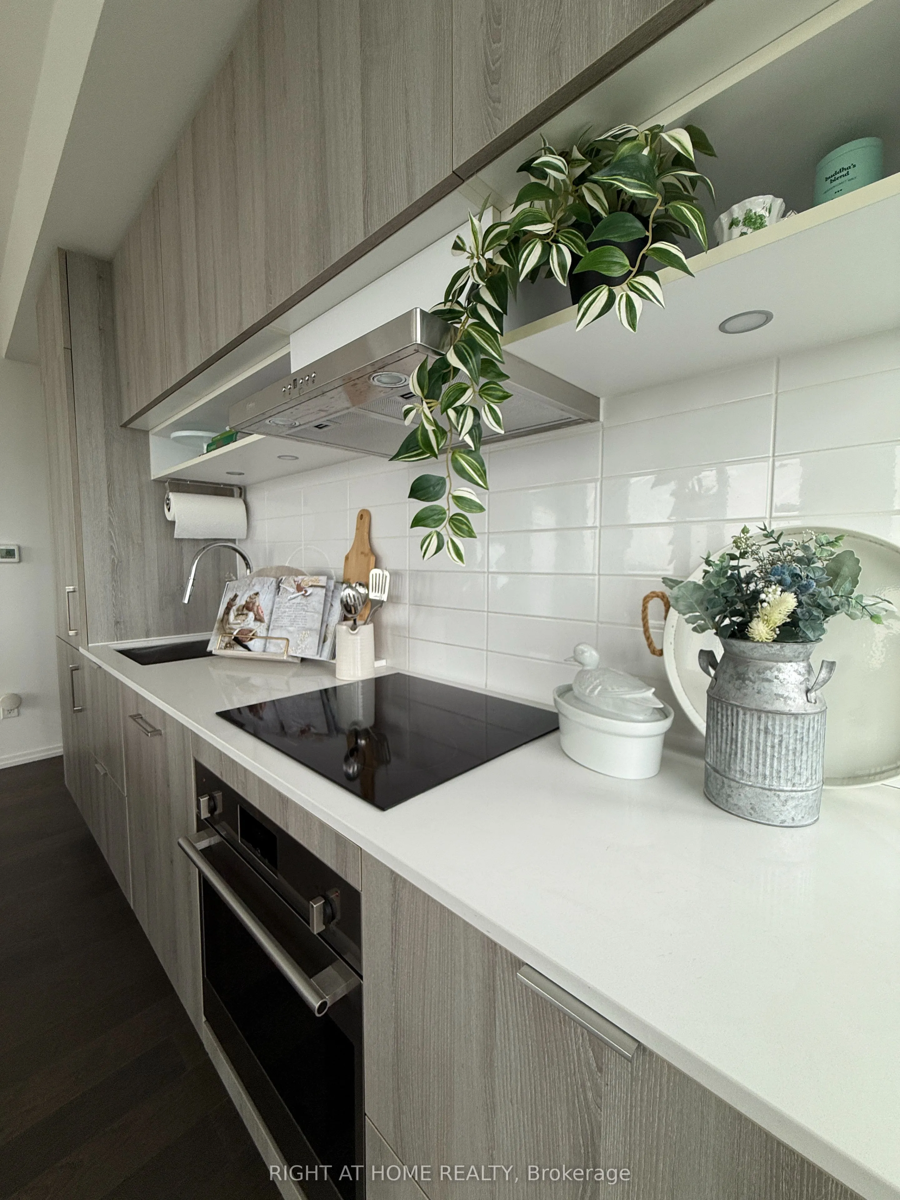5 Soudan Avenue #2004