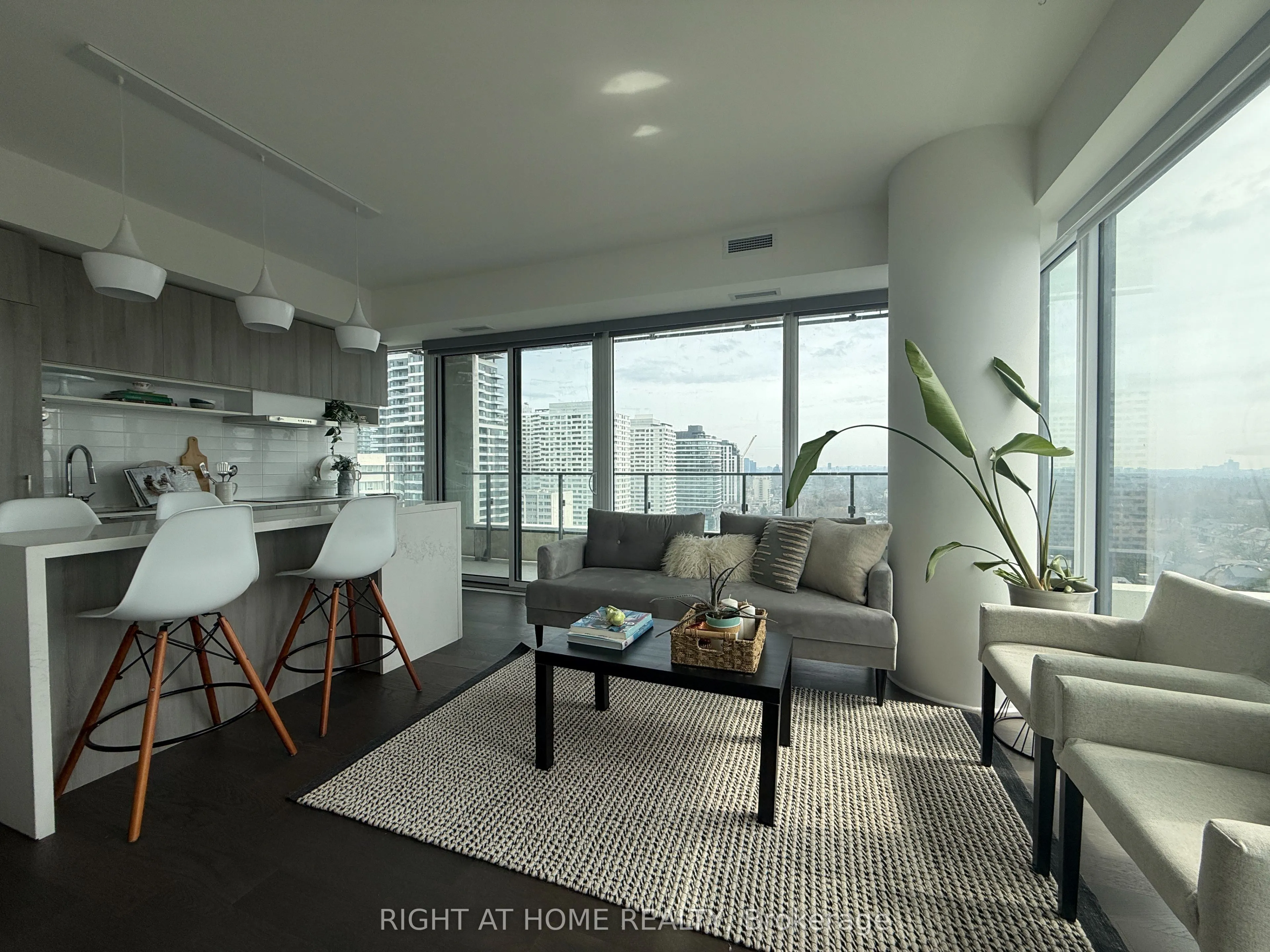 5 Soudan Avenue #2004