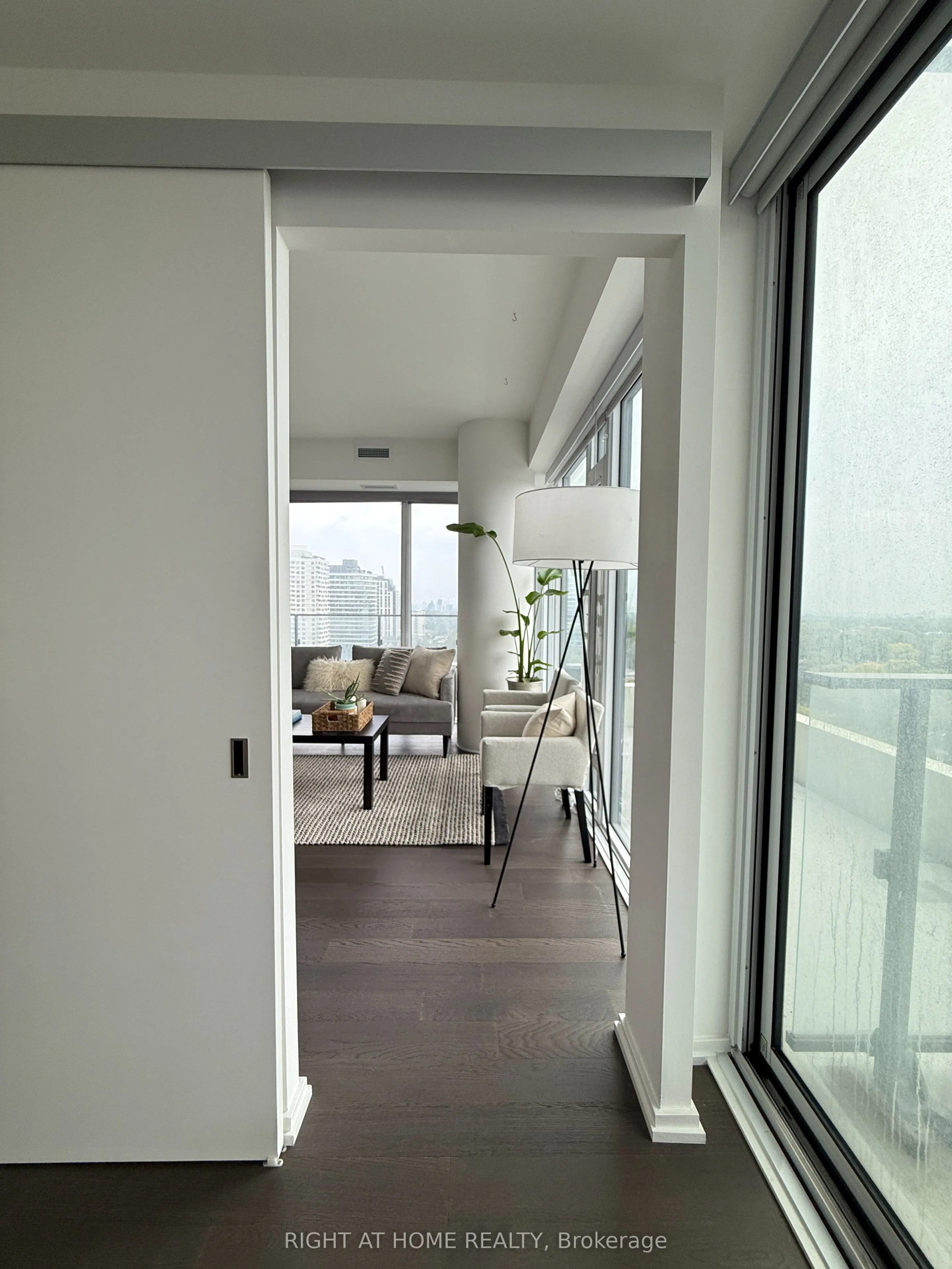 5 Soudan Avenue #2004
