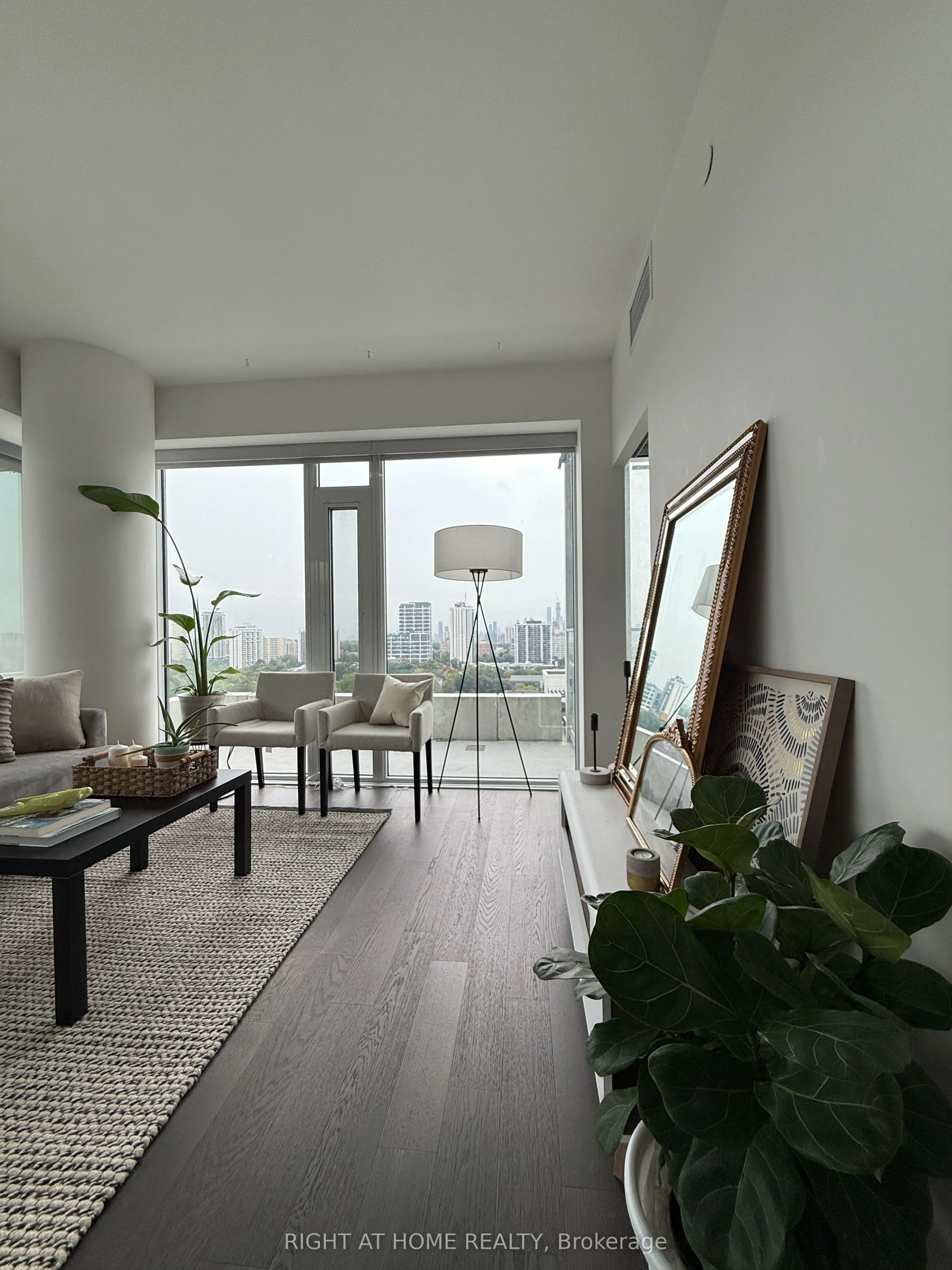 5 Soudan Avenue #2004