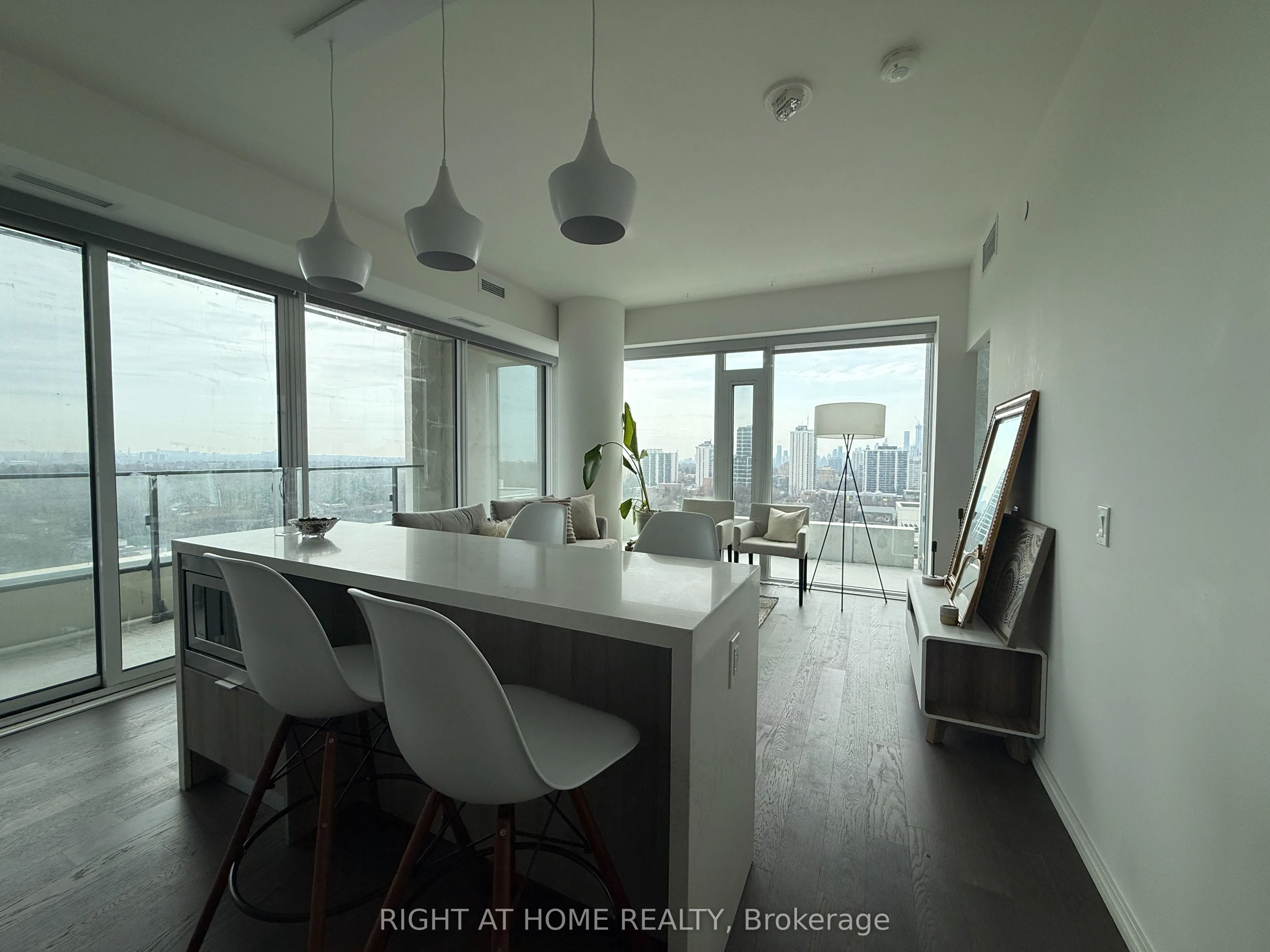 5 Soudan Avenue #2004