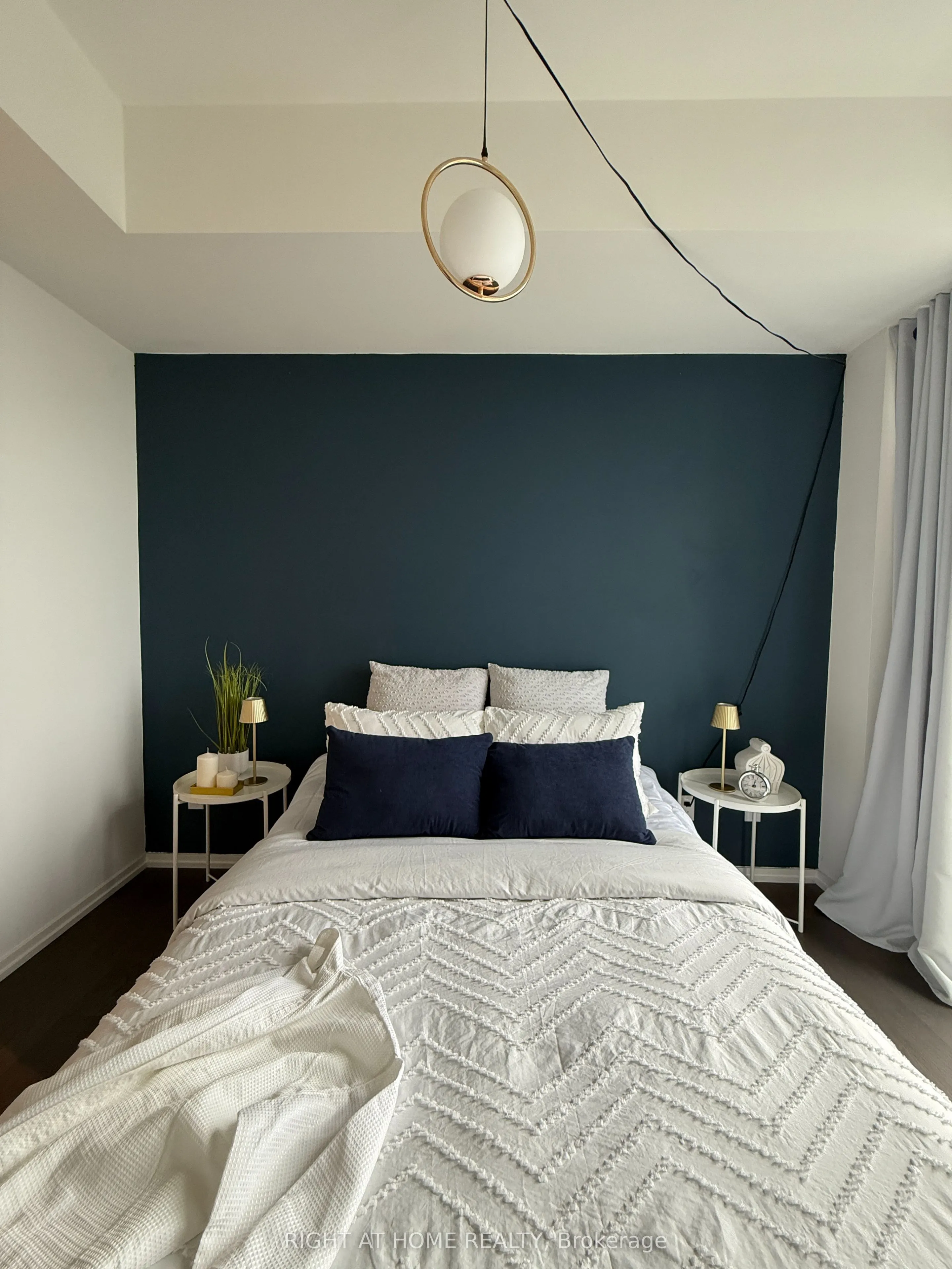 5 Soudan Avenue #2004