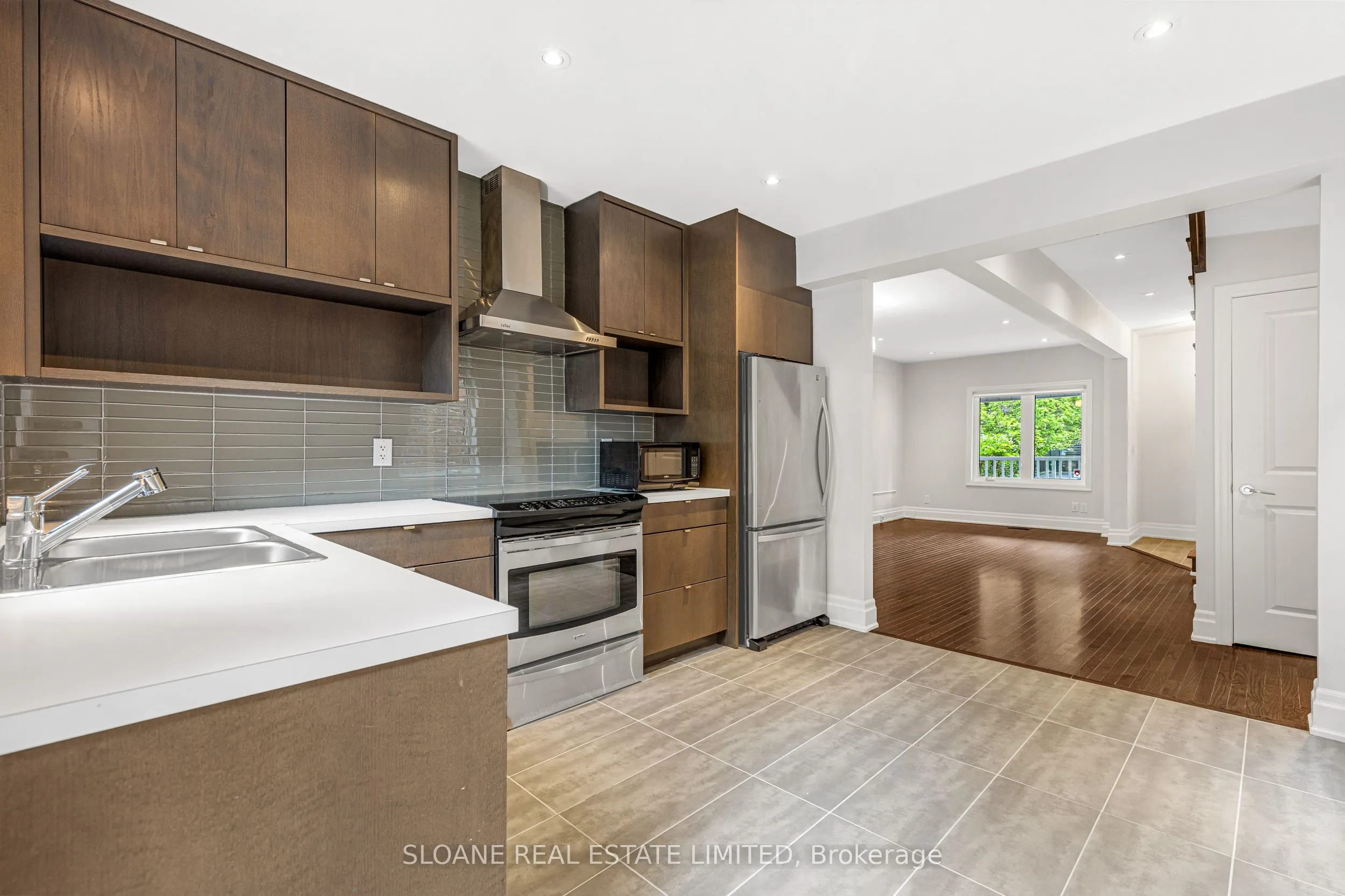 271 St Clair Avenue E