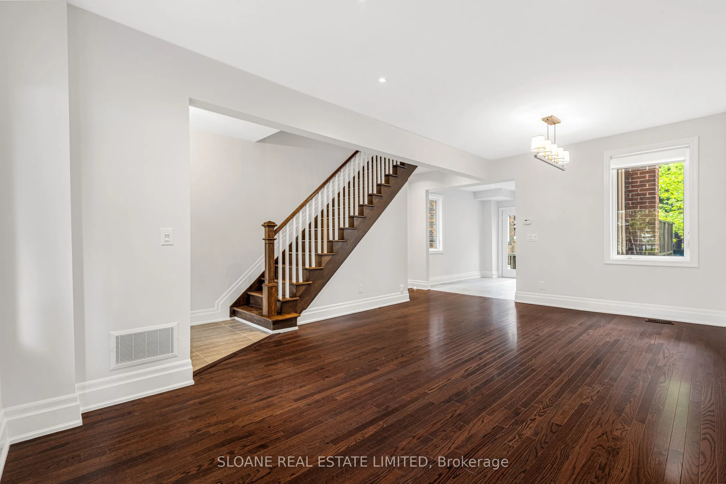 271 St Clair Avenue E