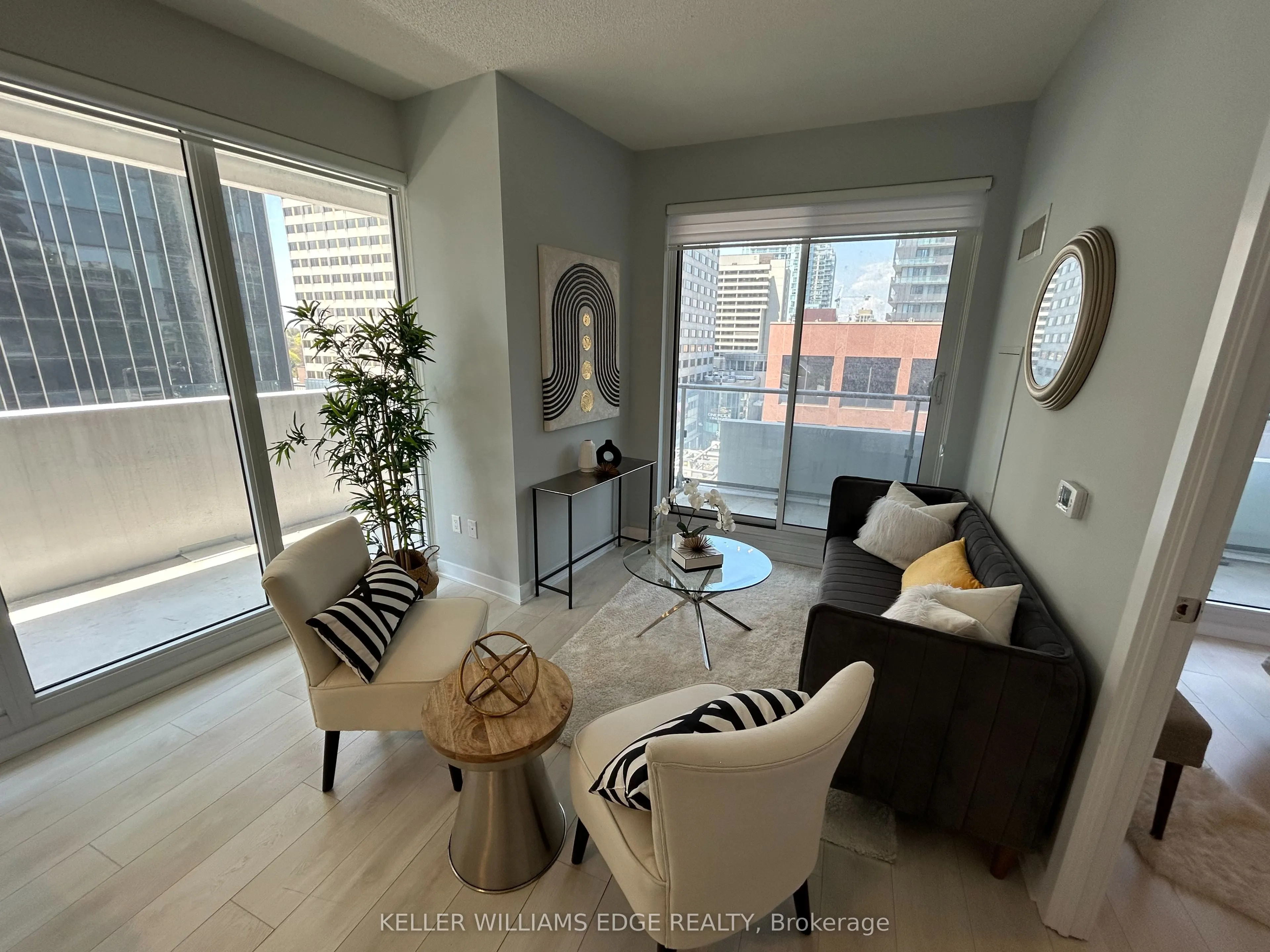 2221 Yonge Street #809