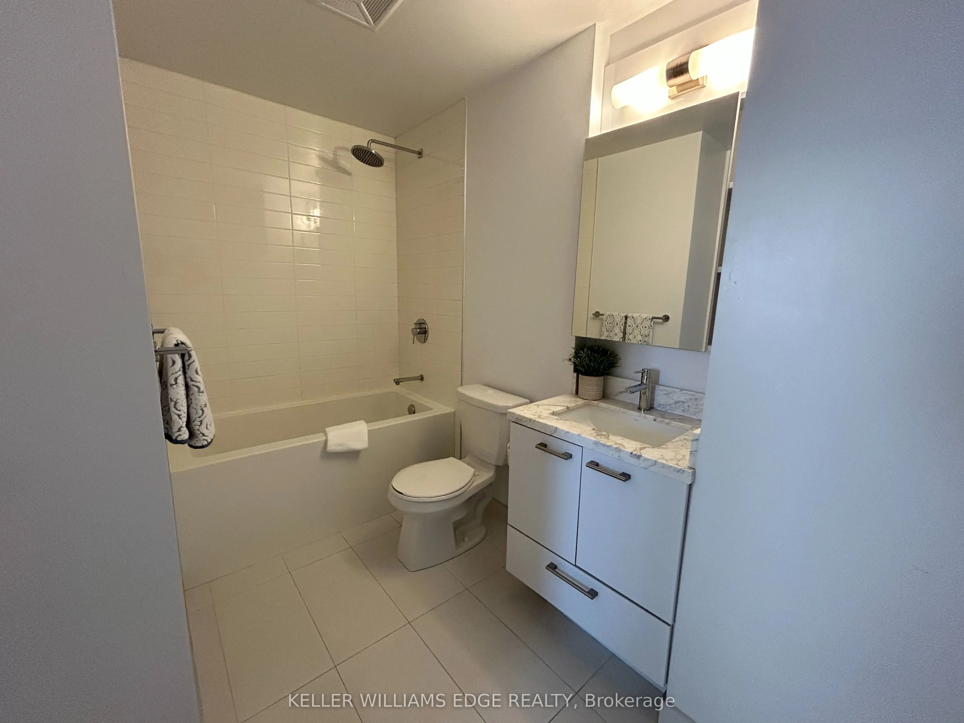 2221 Yonge Street #809