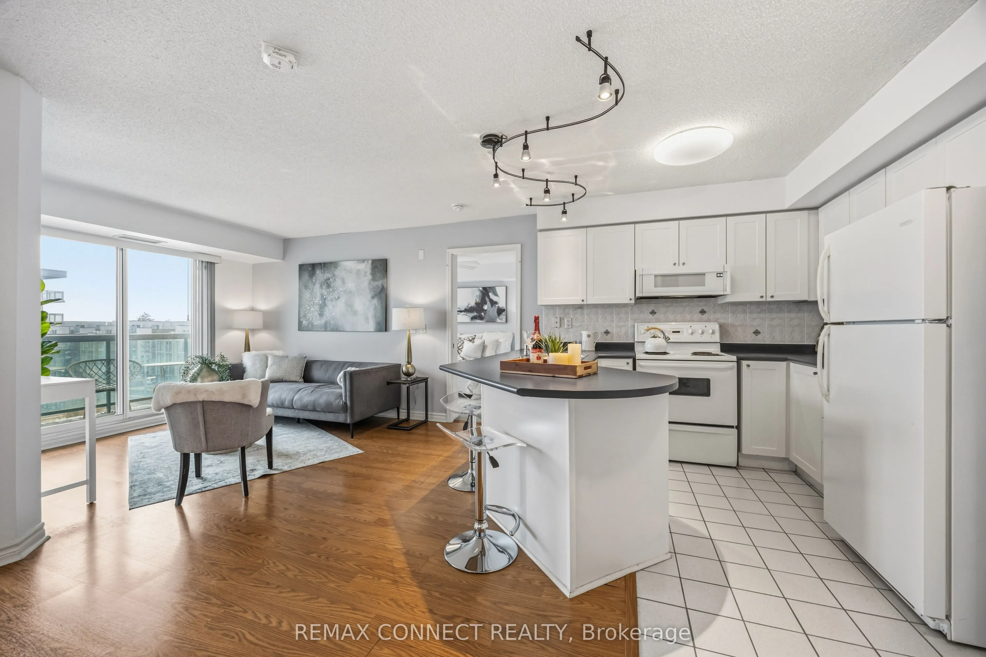 890 Sheppard Avenue W #504