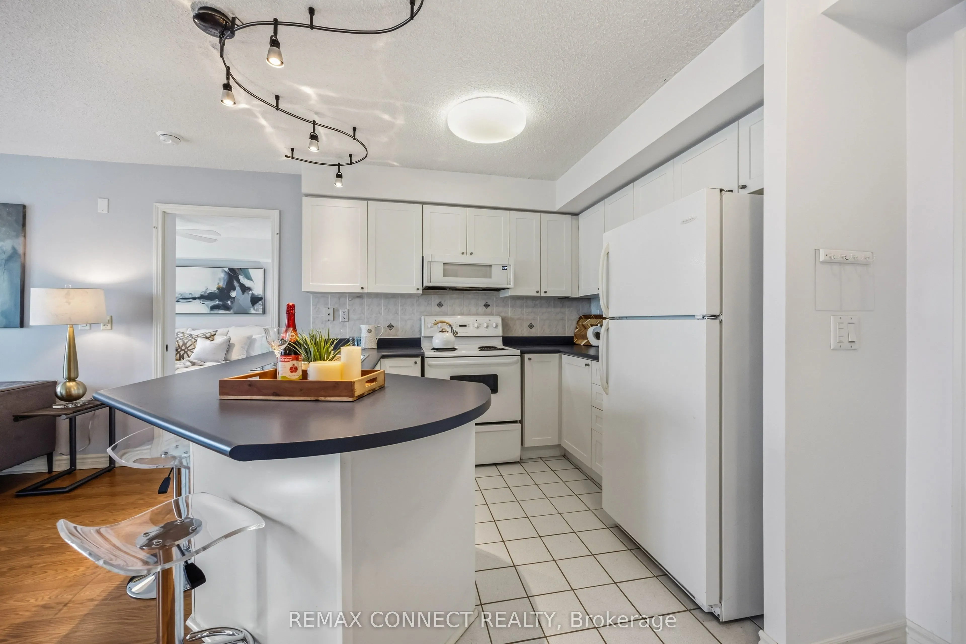 890 Sheppard Avenue W #504