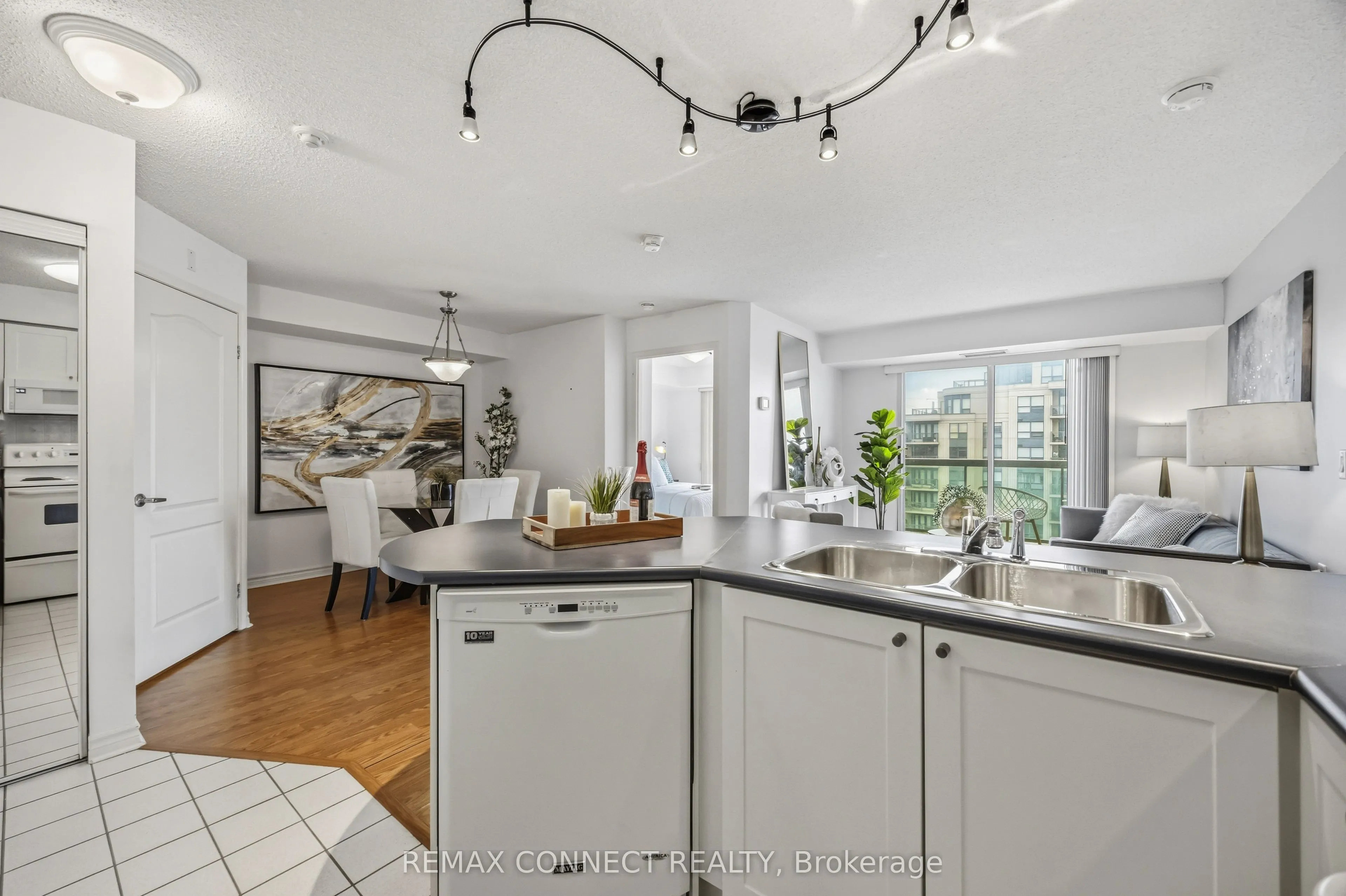 890 Sheppard Avenue W #504