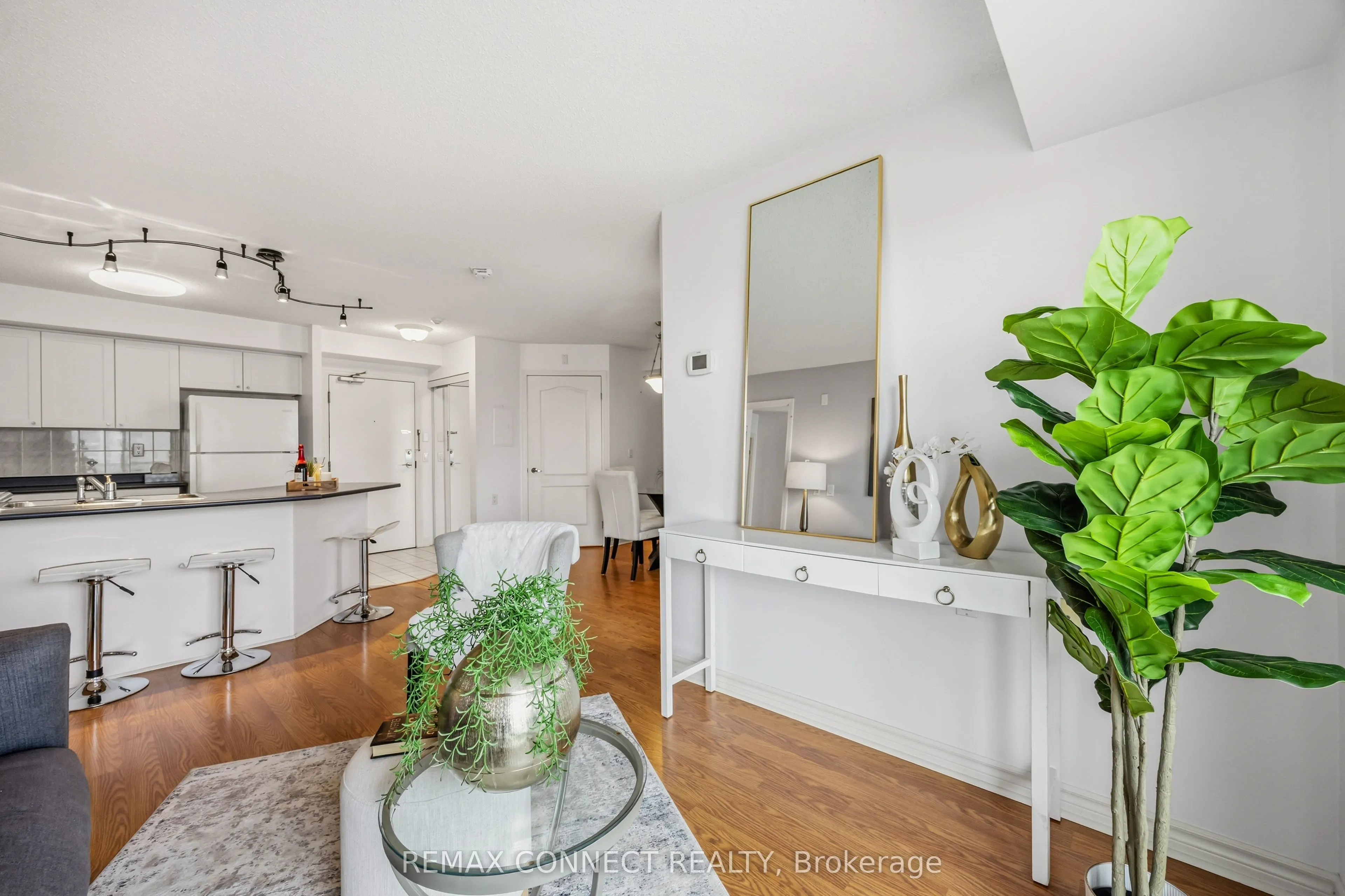 890 Sheppard Avenue W #504