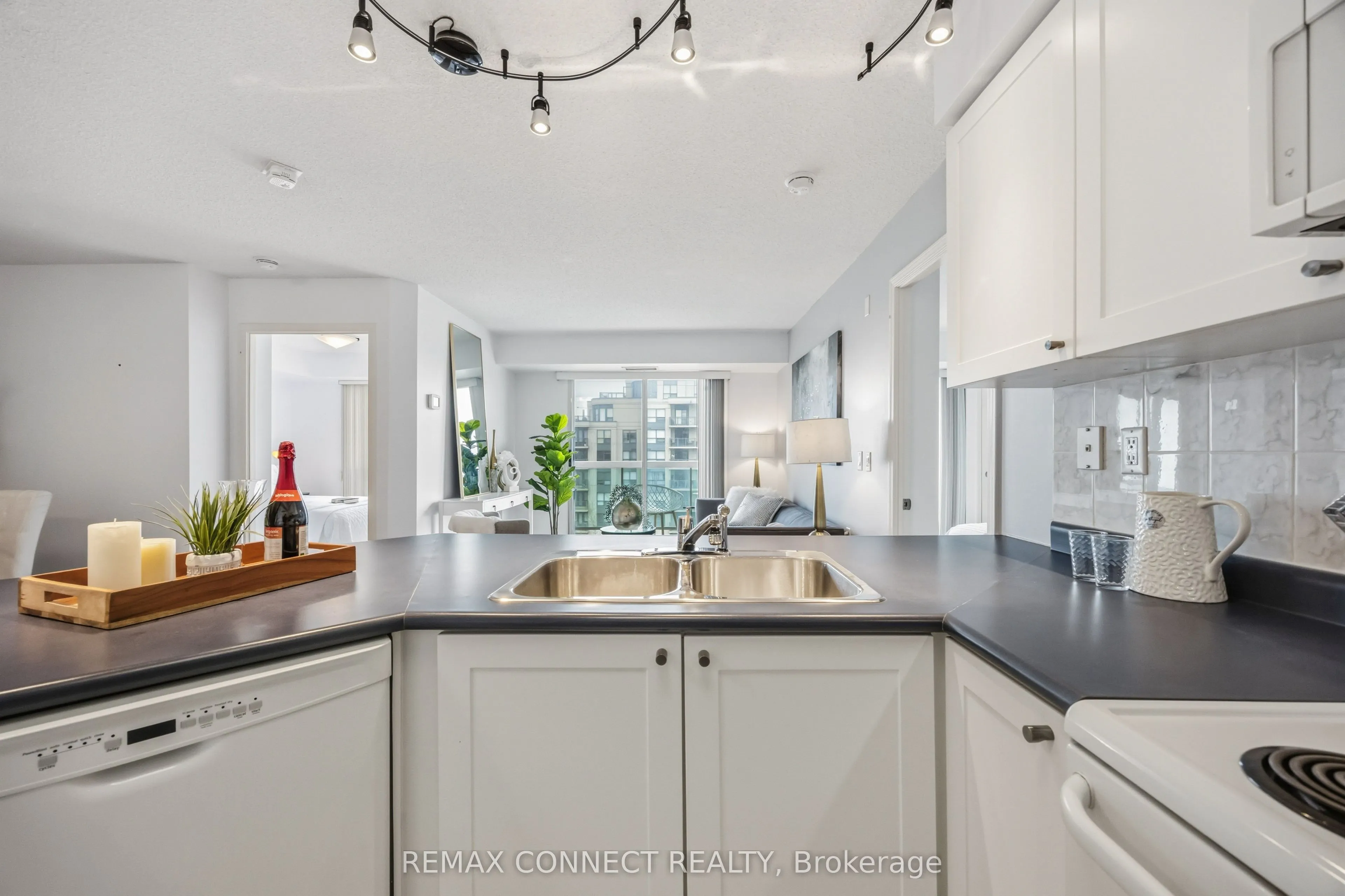 890 Sheppard Avenue W #504