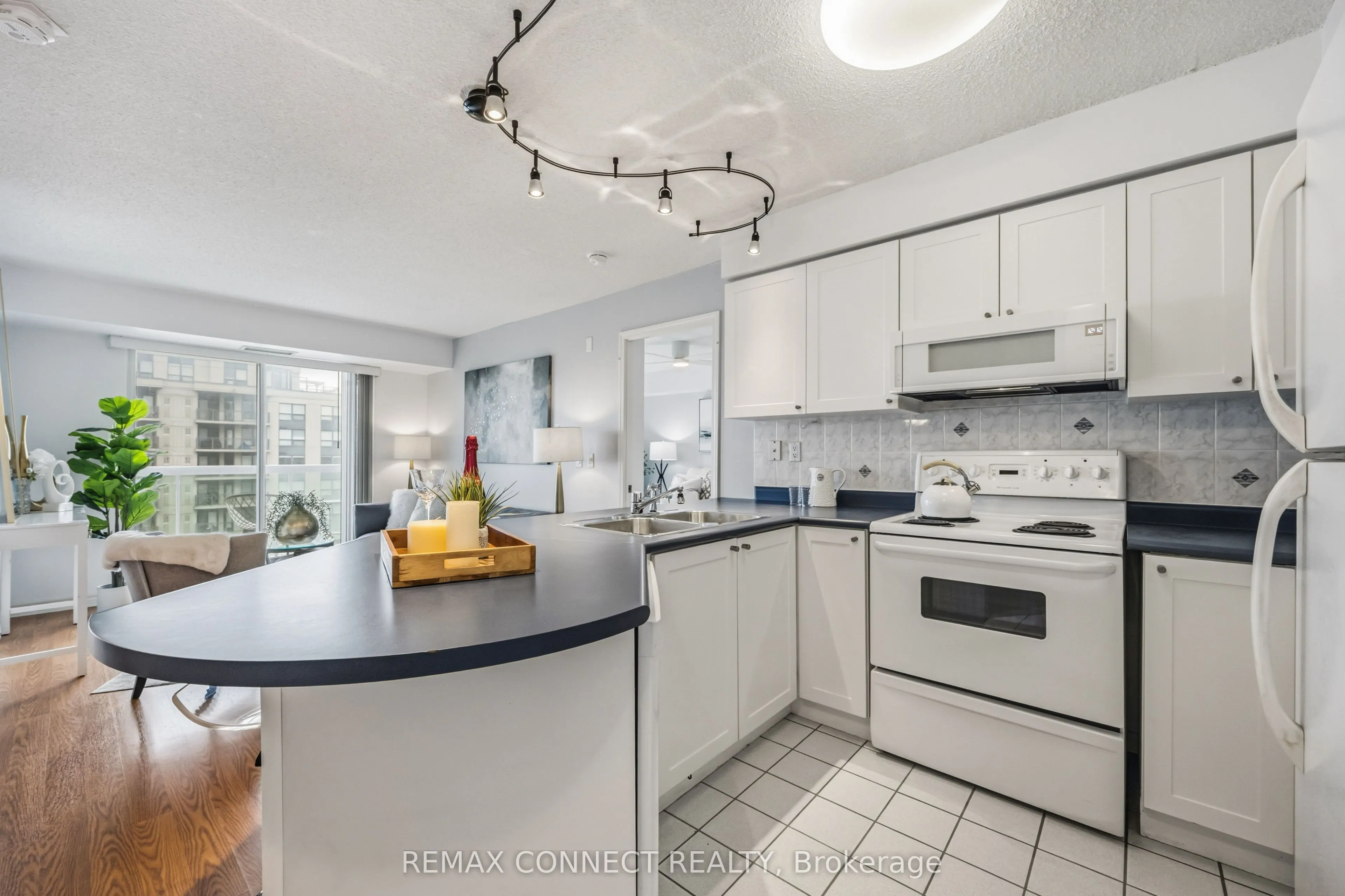 890 Sheppard Avenue W #504