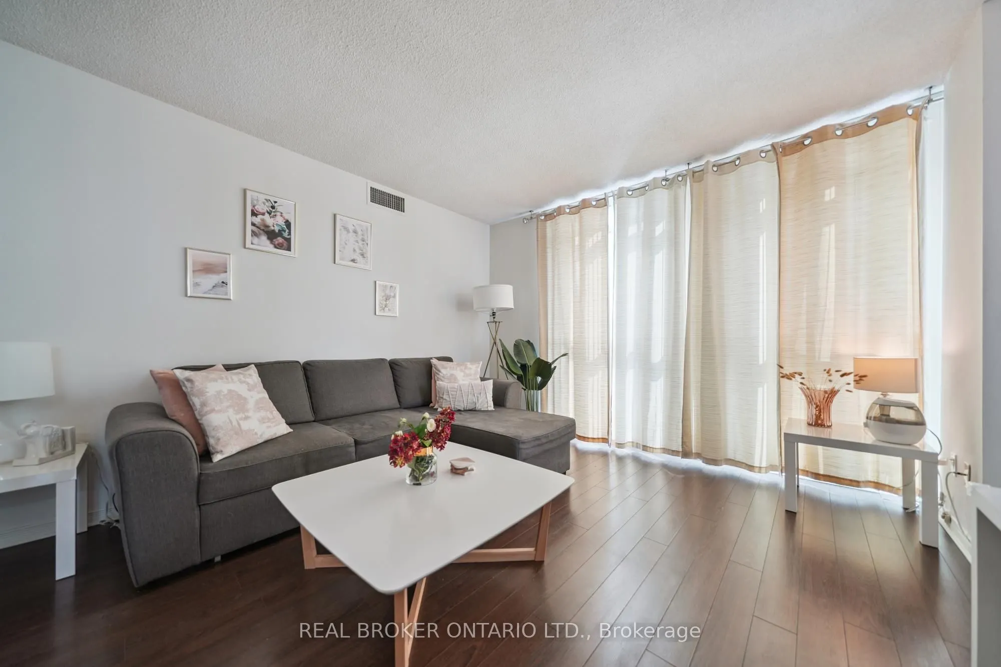 28 Harrison Garden Boulevard #808