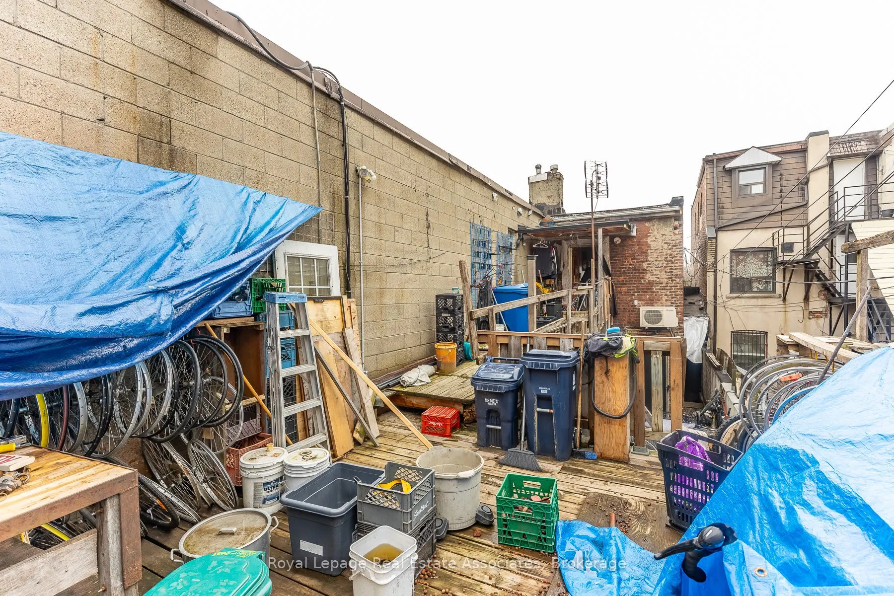 863 Bloor Street W