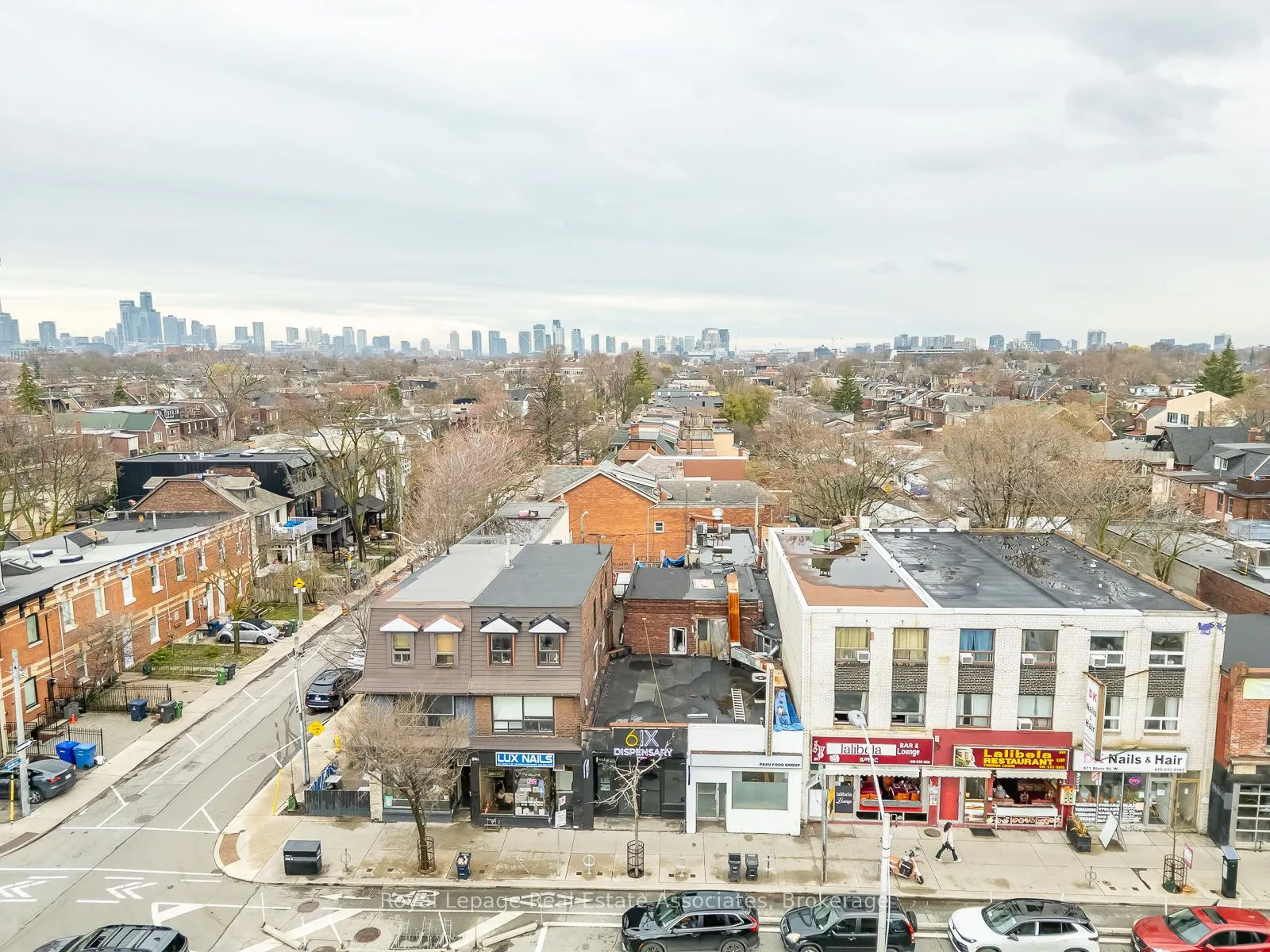 863 Bloor Street W
