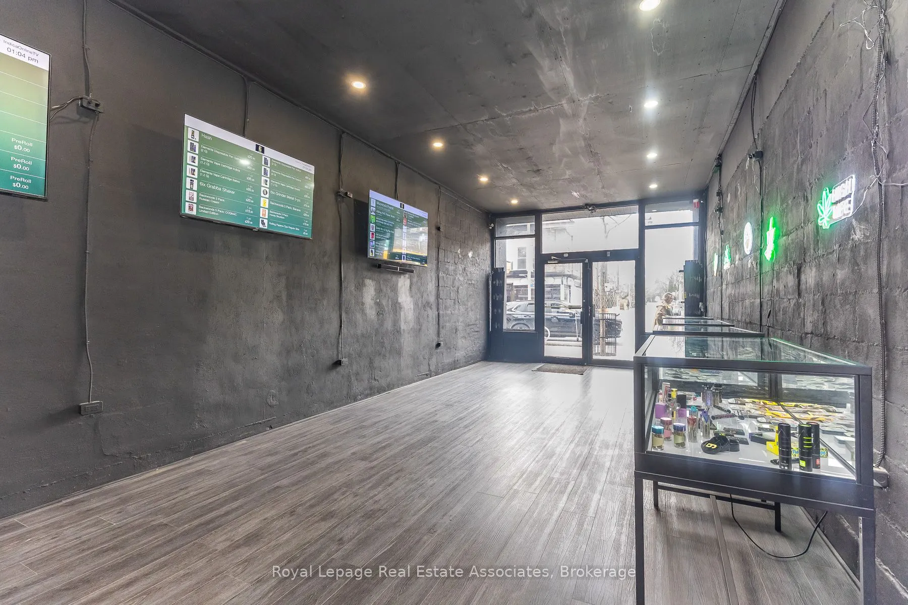 863 Bloor Street W